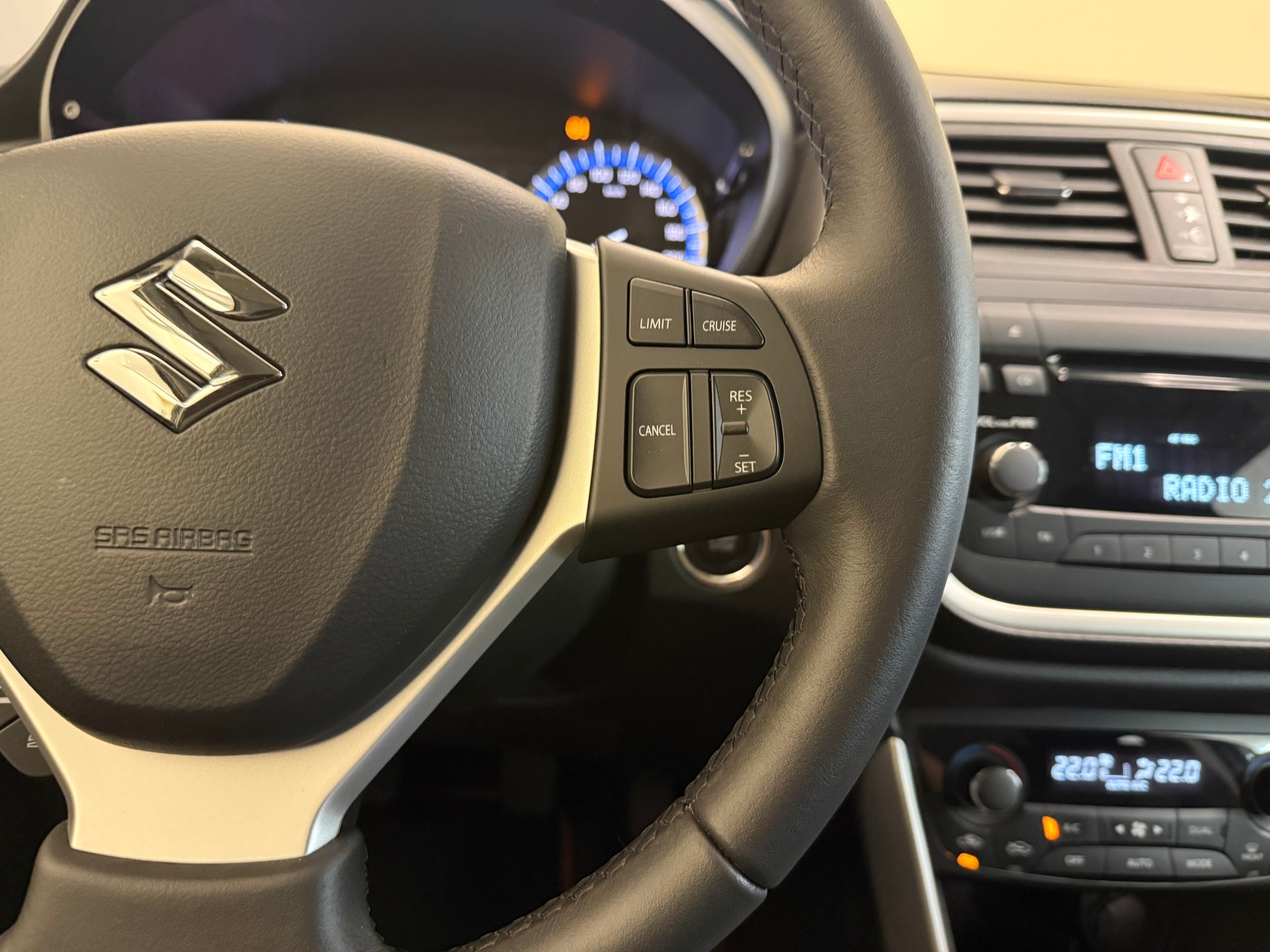 SUZUKI SX4 S-Cross 1.6 16V PizSulai 4WD-image-17