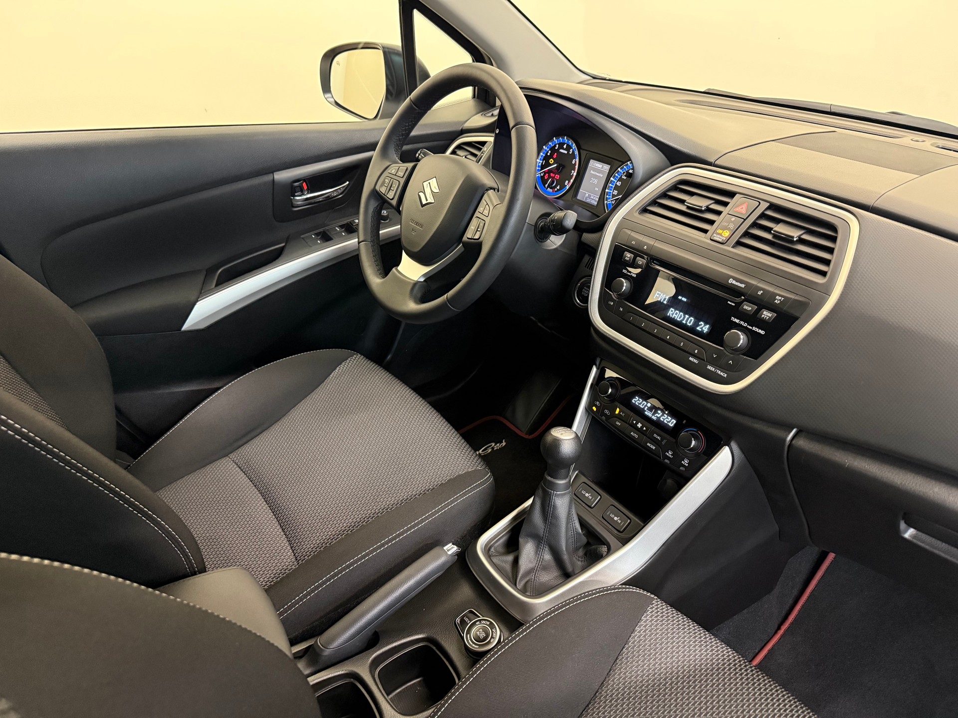 SUZUKI SX4 S-Cross 1.6 16V PizSulai 4WD-image-24