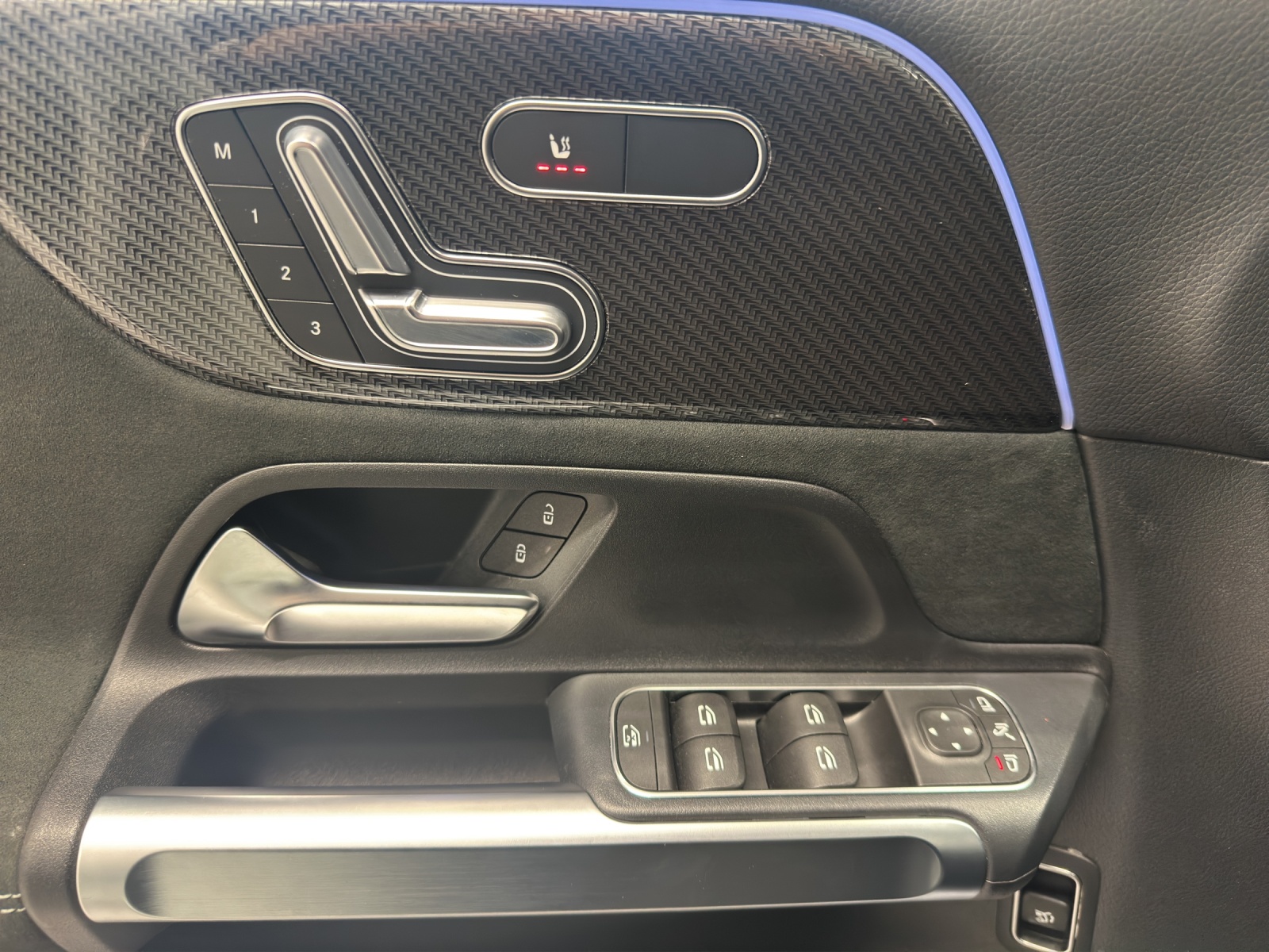 MERCEDES-BENZ GLB 250 4Matic 8G-Tronic-image-12