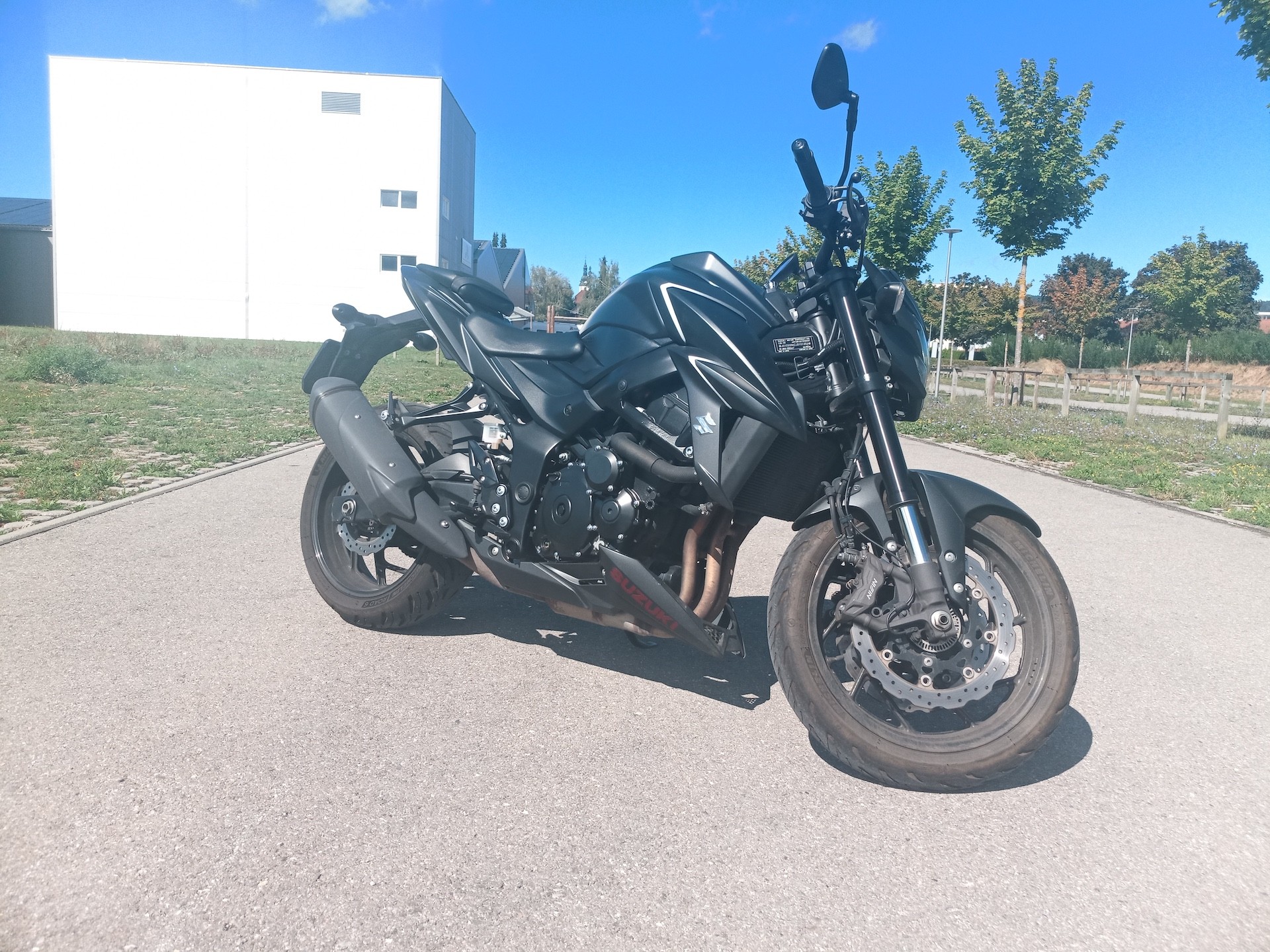 SUZUKI GSX-S 750 ABS-image-2