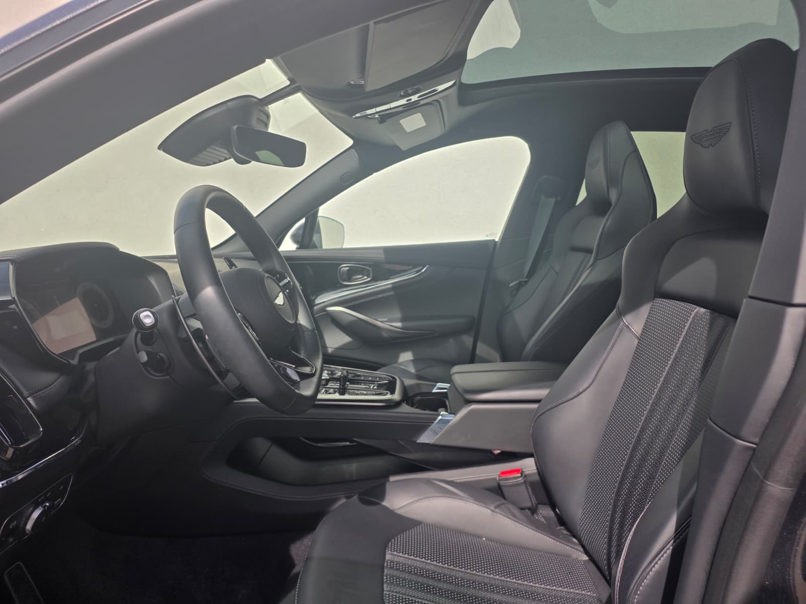 ASTON MARTIN DBX 4.0 V8-image-7