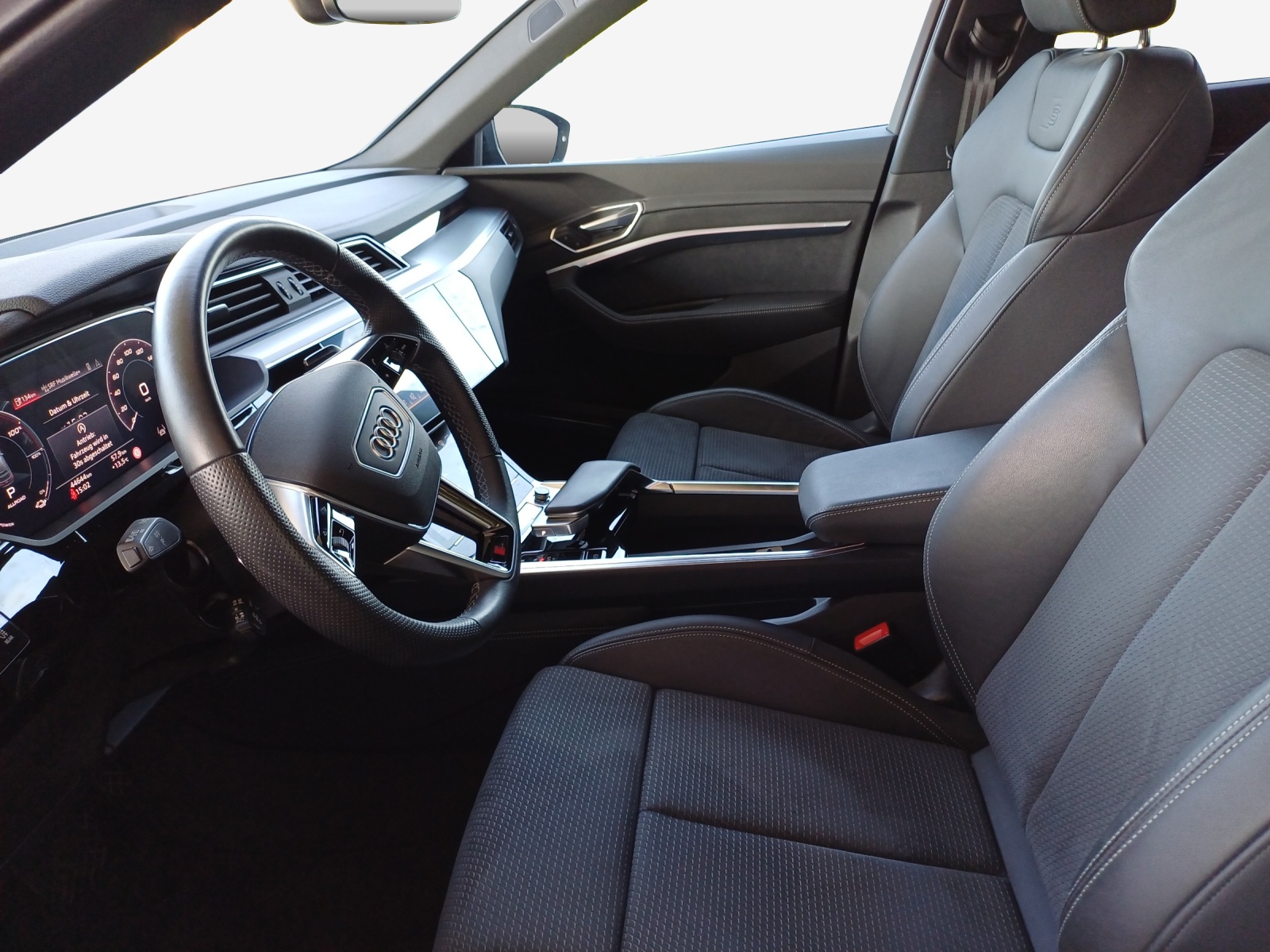 AUDI e-tron 55 Sportback S Line Black Edition quattro-image-8