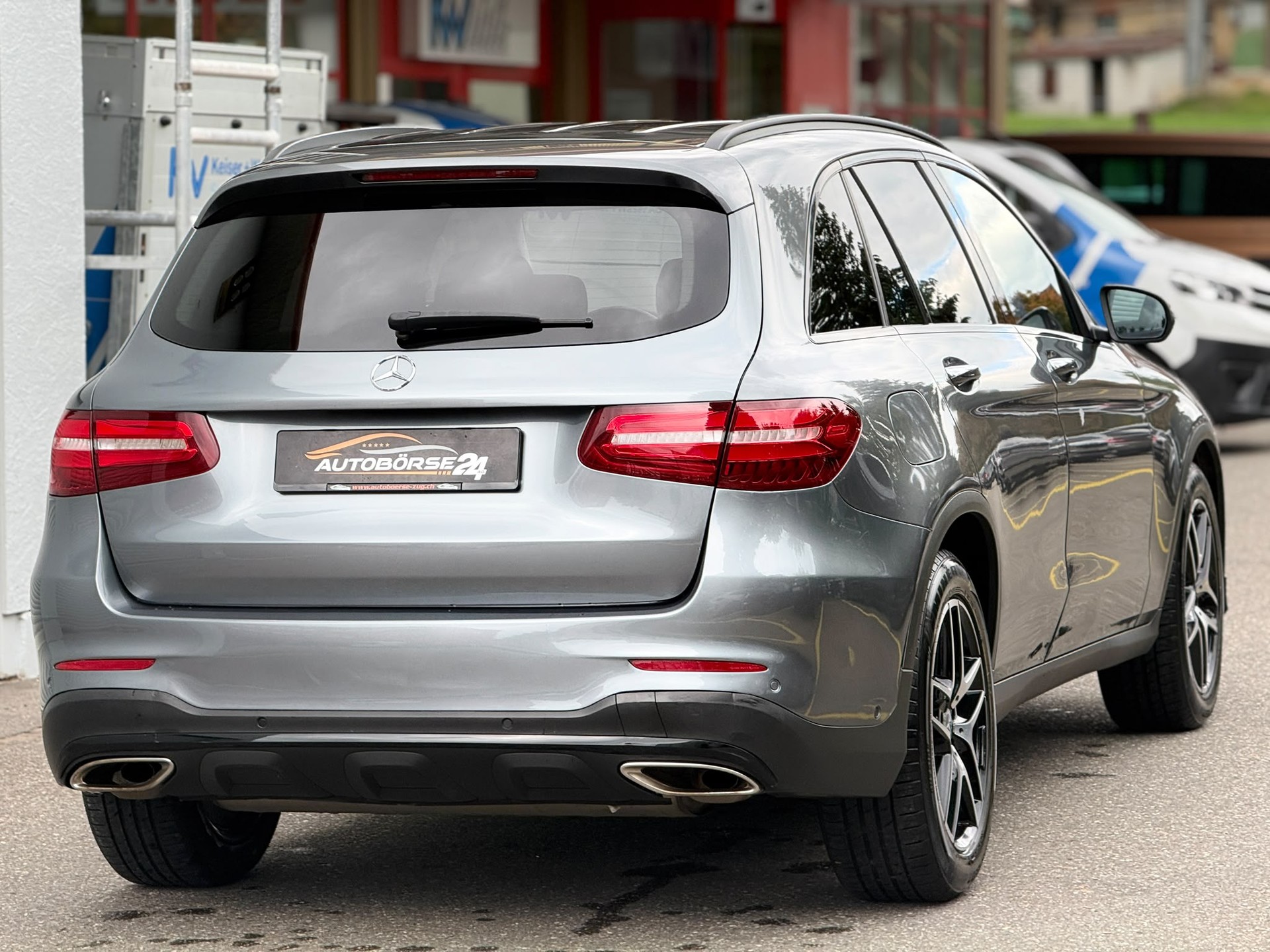 MERCEDES-BENZ GLC 300 AMG Line 4m-image-4