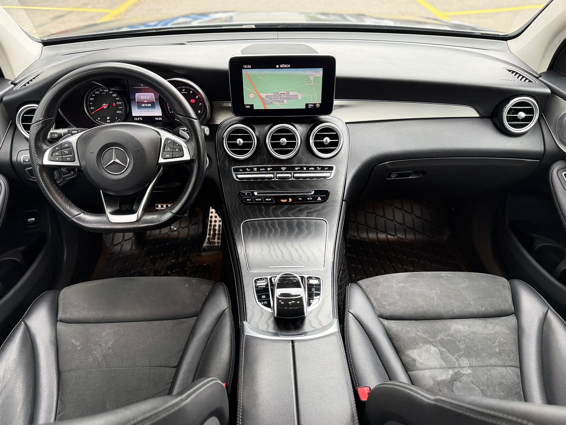 MERCEDES-BENZ GLC 300 AMG Line 4m-image-11
