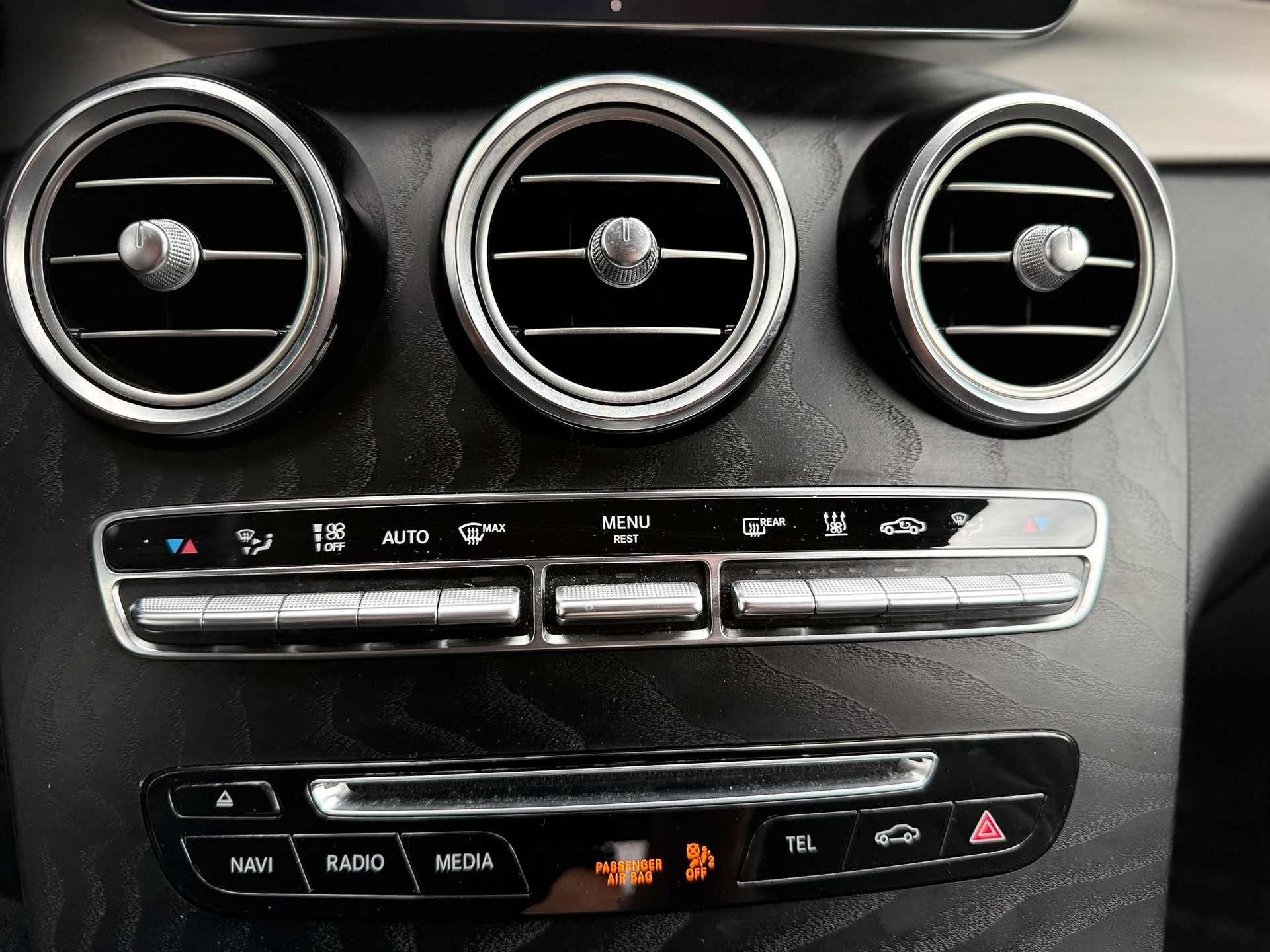 MERCEDES-BENZ GLC 300 AMG Line 4m-image-22