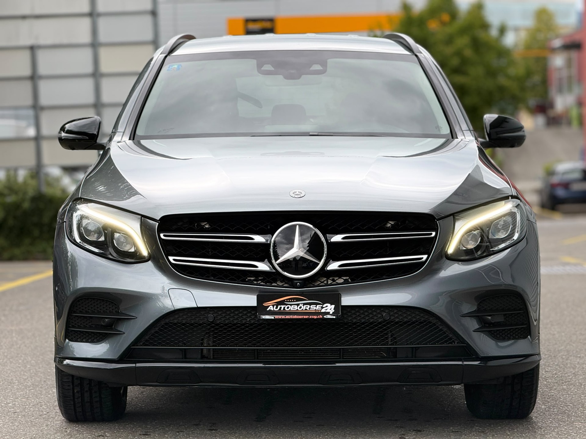 MERCEDES-BENZ GLC 300 AMG Line 4m-showroom-element-2