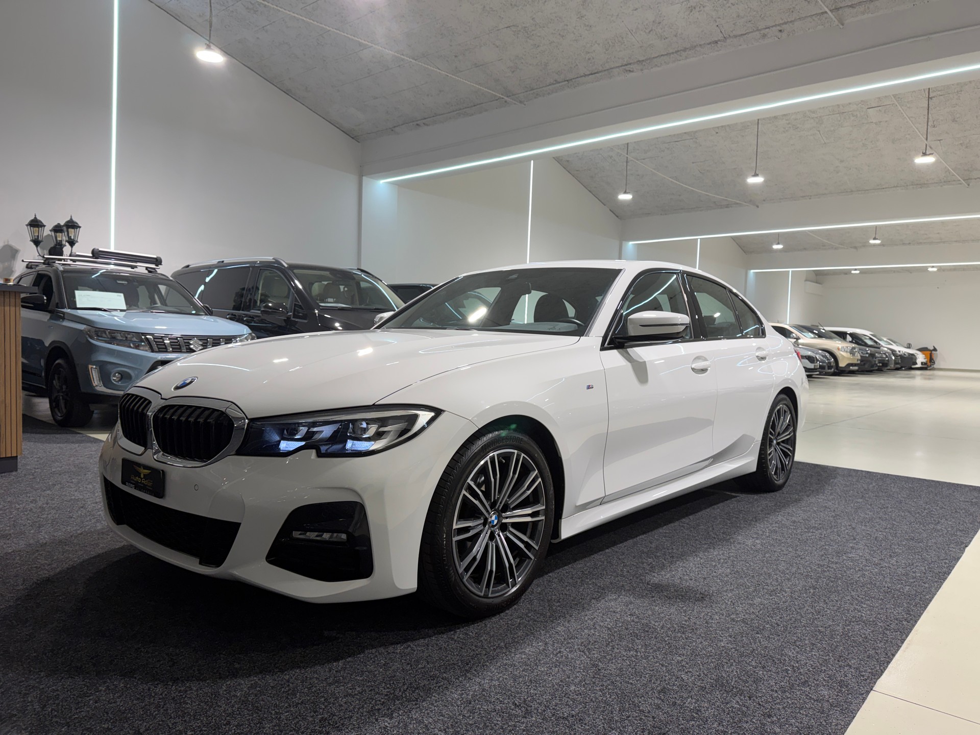 BMW 318i Steptronic M Sport-showroom-element-1