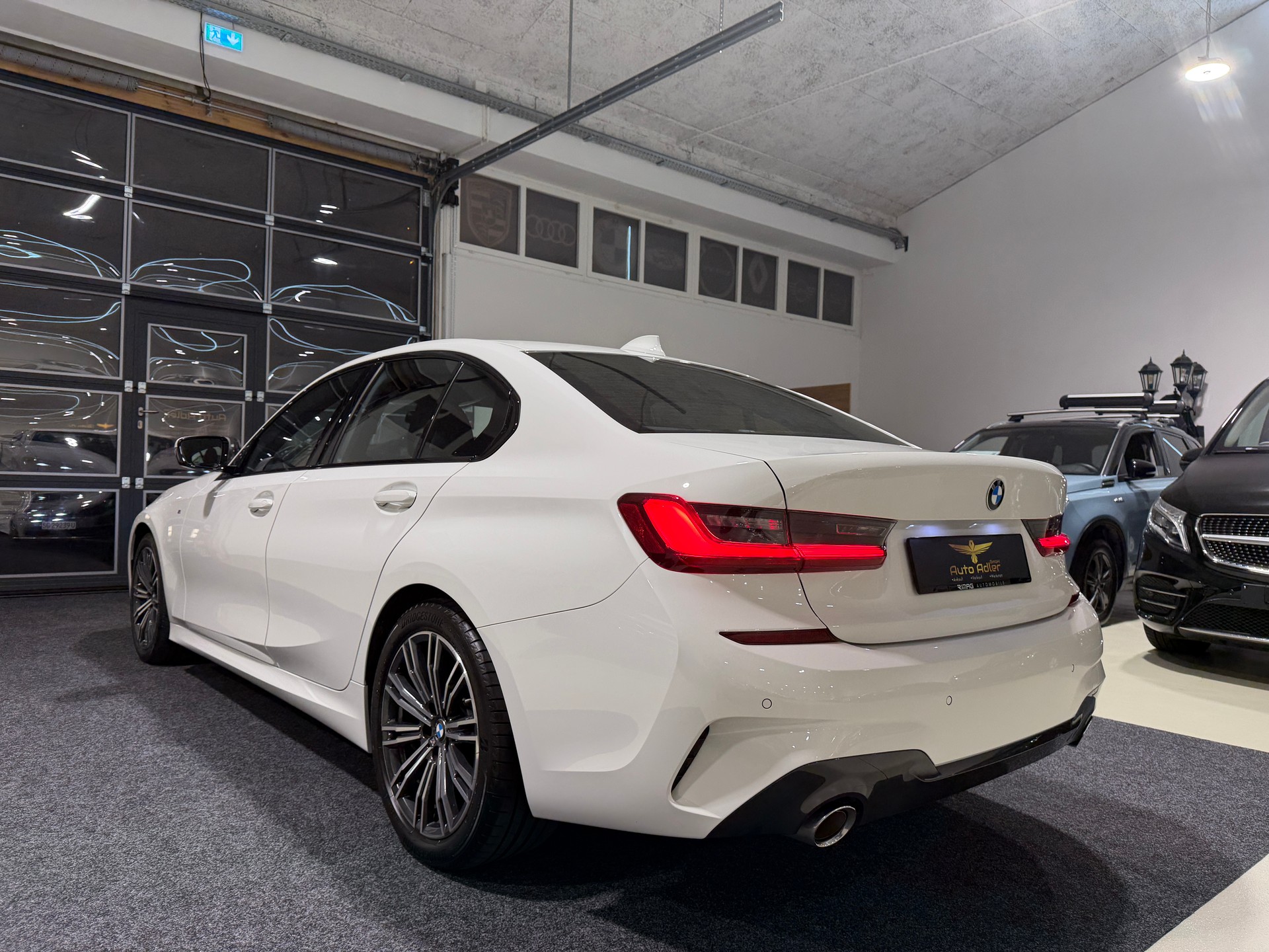 BMW 318i Steptronic M Sport-showroom-element-3