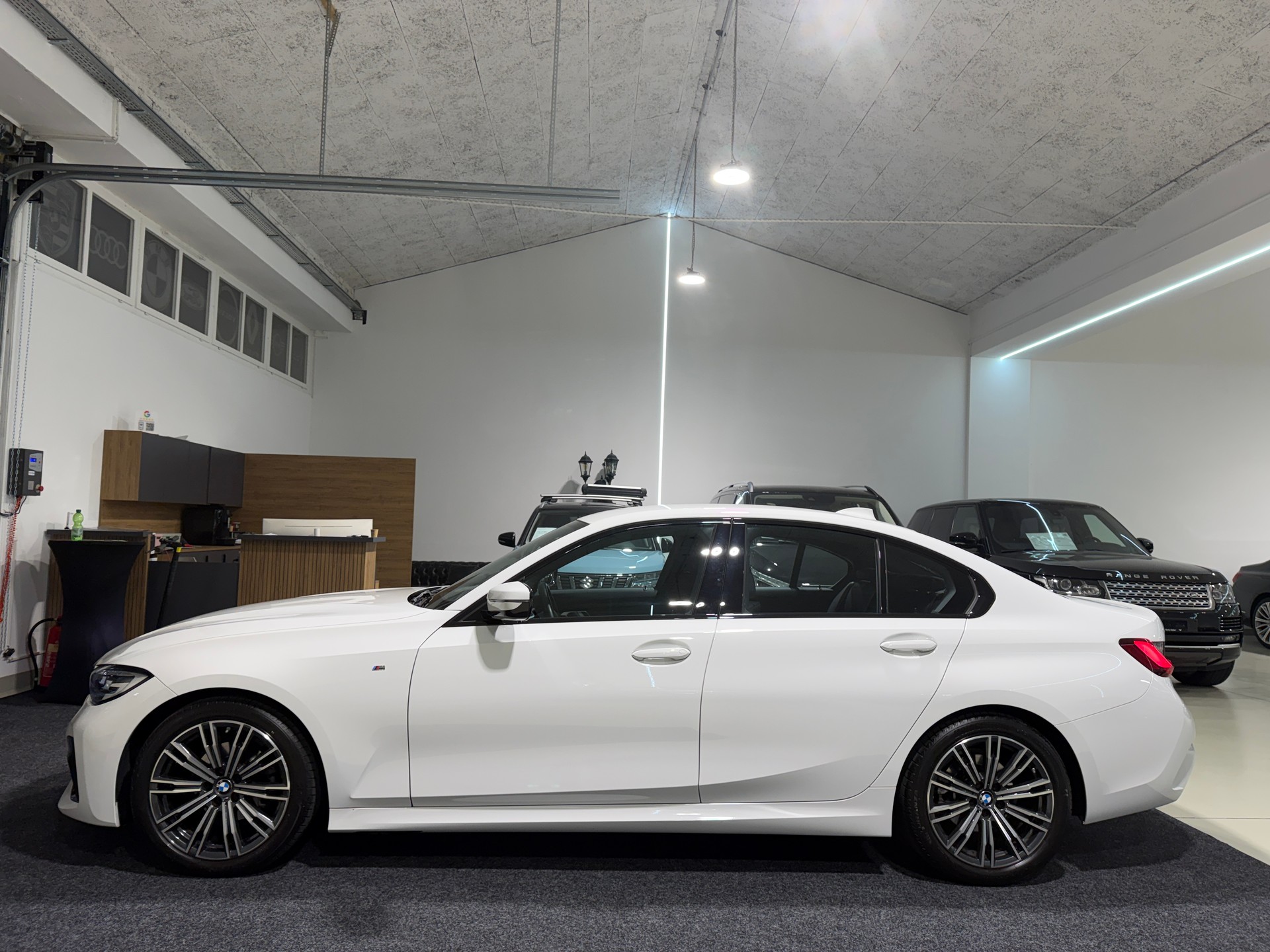 BMW 318i Steptronic M Sport-showroom-element-2