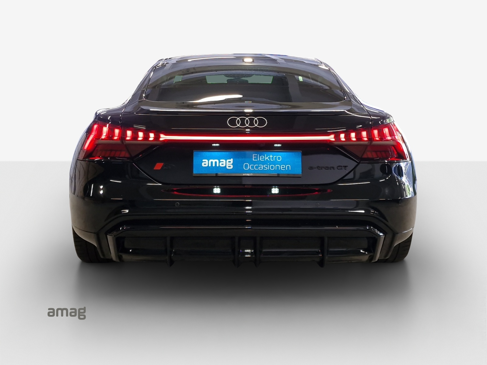 AUDI S e-tron GT quattro-showroom-element-3