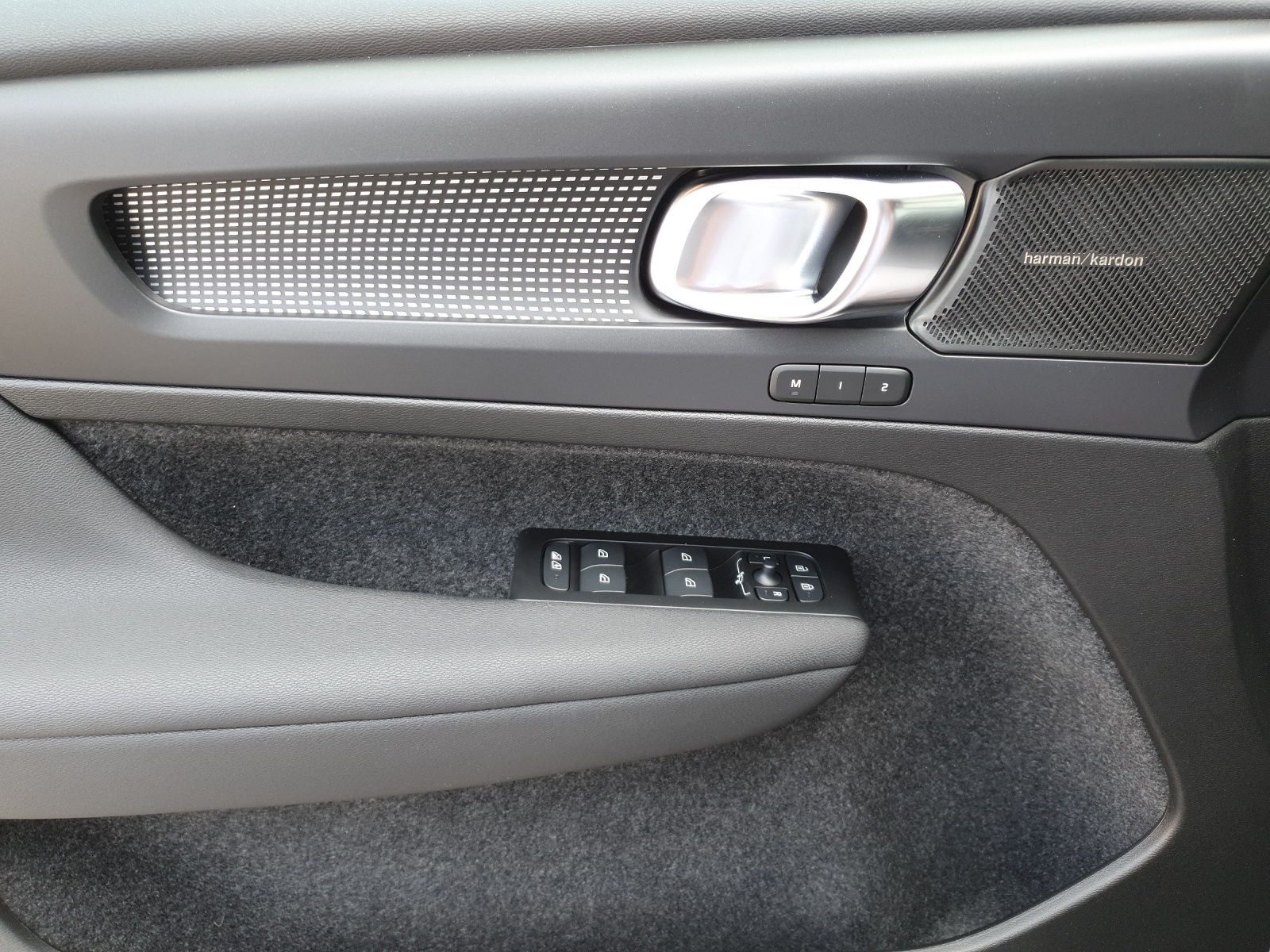 VOLVO XC40 P6 Pro-image-8