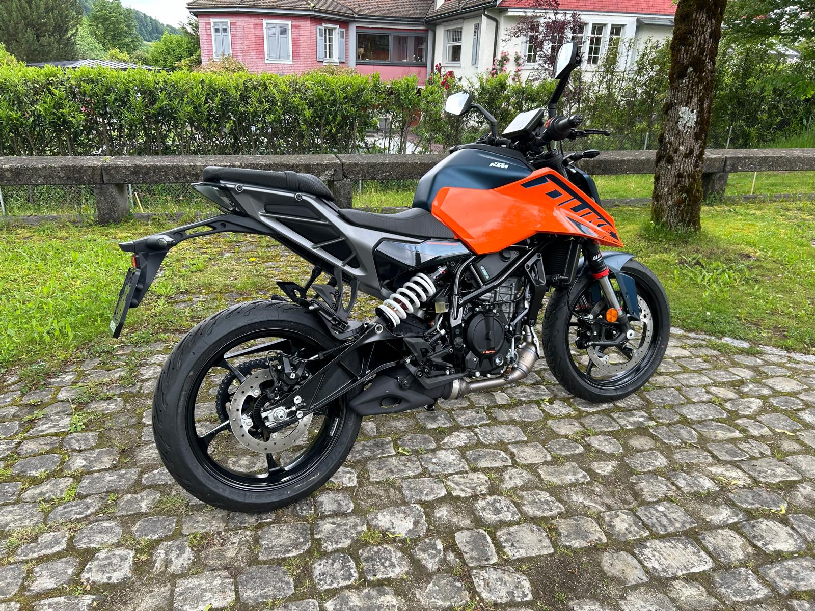 KTM 125 Duke-image-2