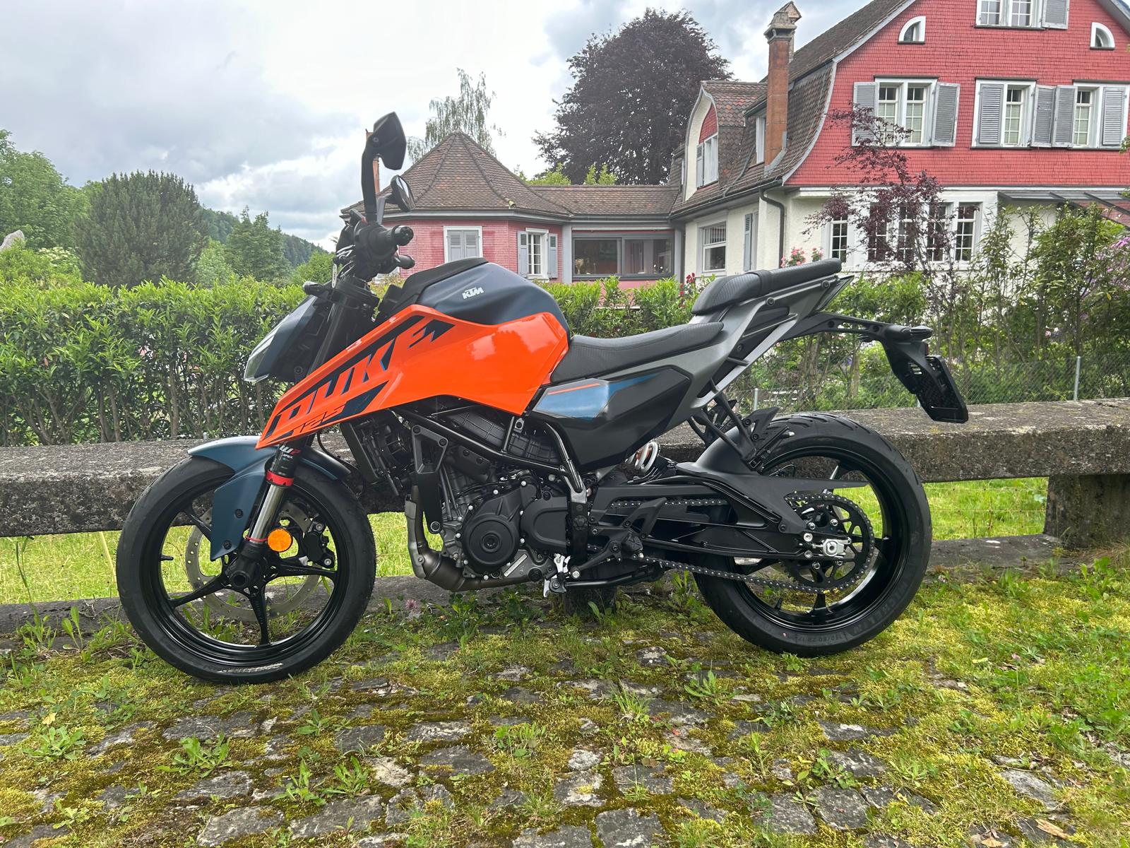 KTM 125 Duke-image-1