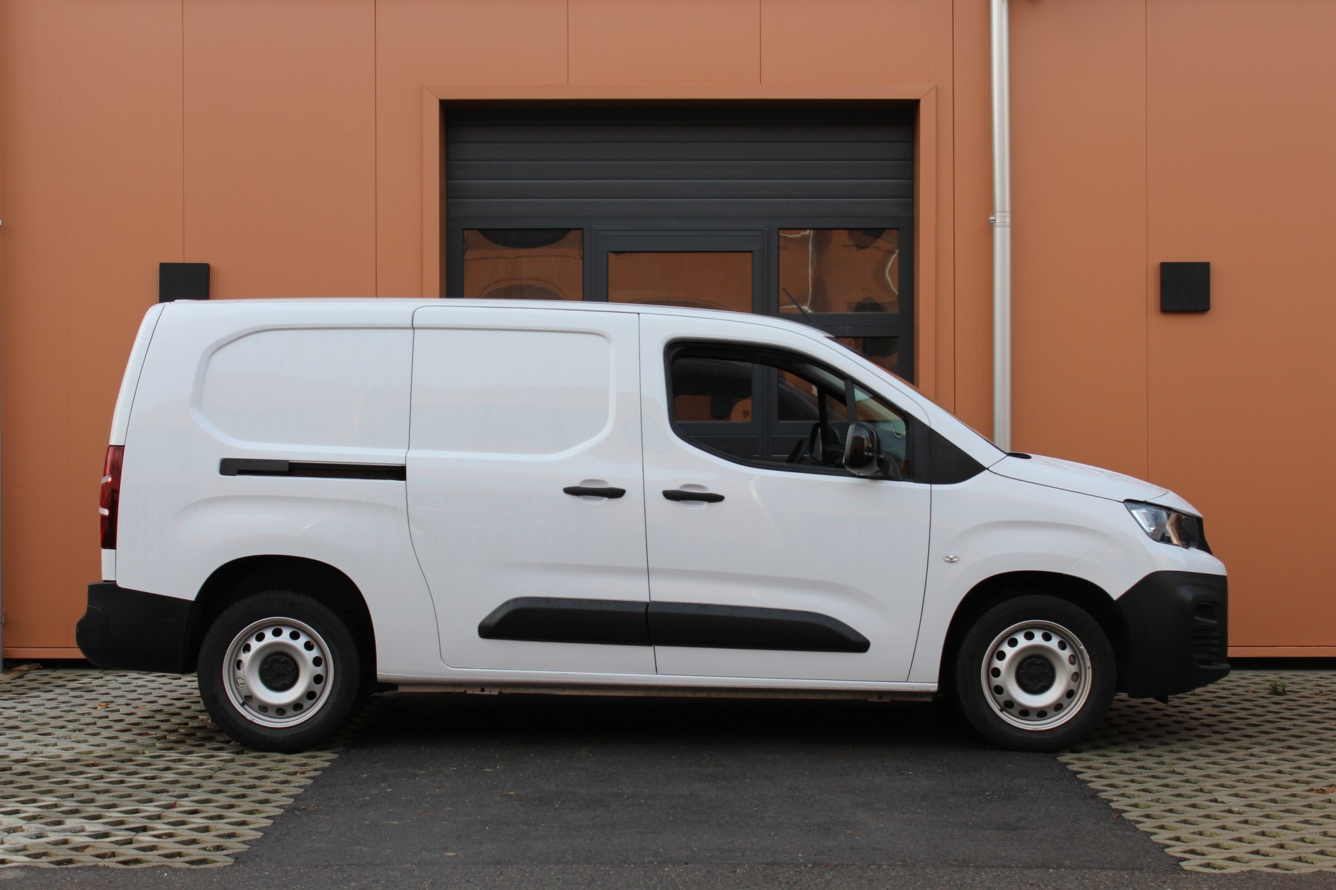 PEUGEOT Partner 1.5 Blue HDi s/s Premium Long 1000kg - "2 Places/Caméra/Porte Coulissante"-image-4