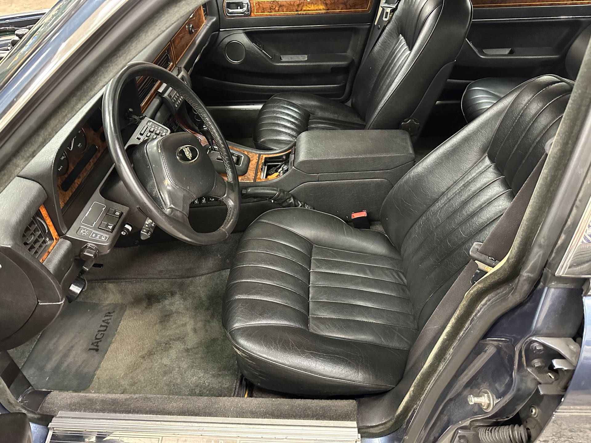 JAGUAR XJ6 3.6 Sovereign-image-6