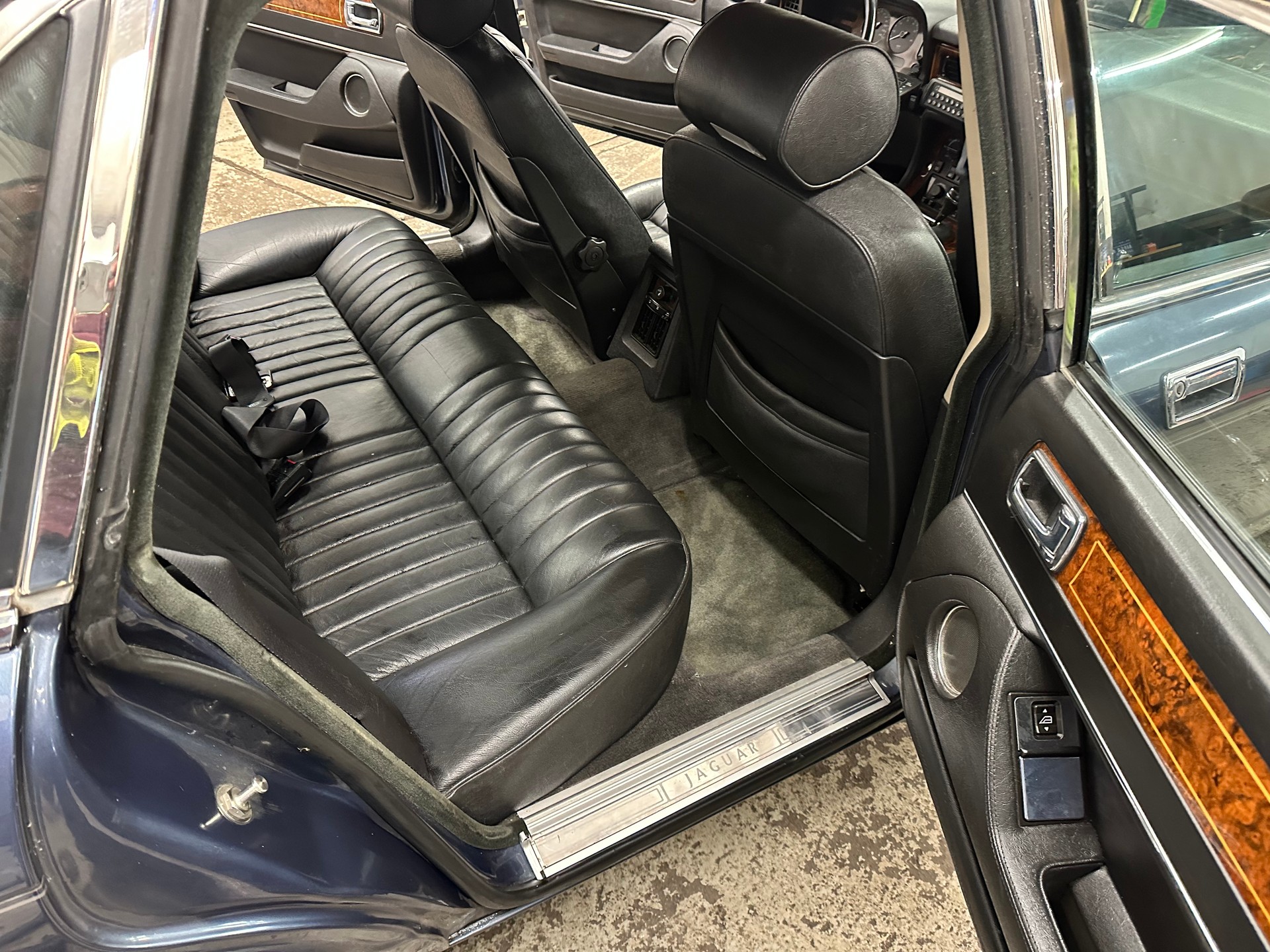 JAGUAR XJ6 3.6 Sovereign-image-8