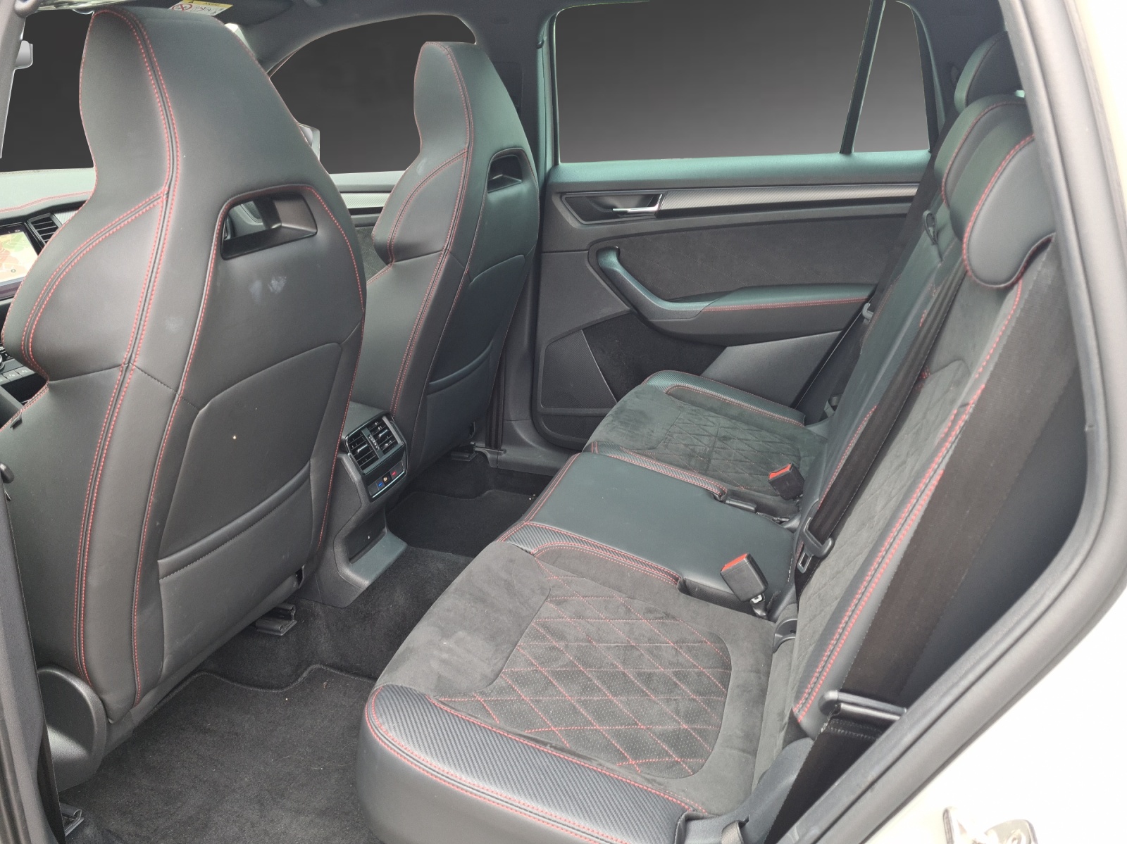 SKODA Kodiaq 2.0 TSI 4x4 RS-image-6