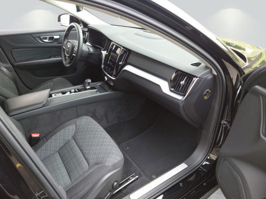 VOLVO V60 B5 B AWD Momentum-image-6