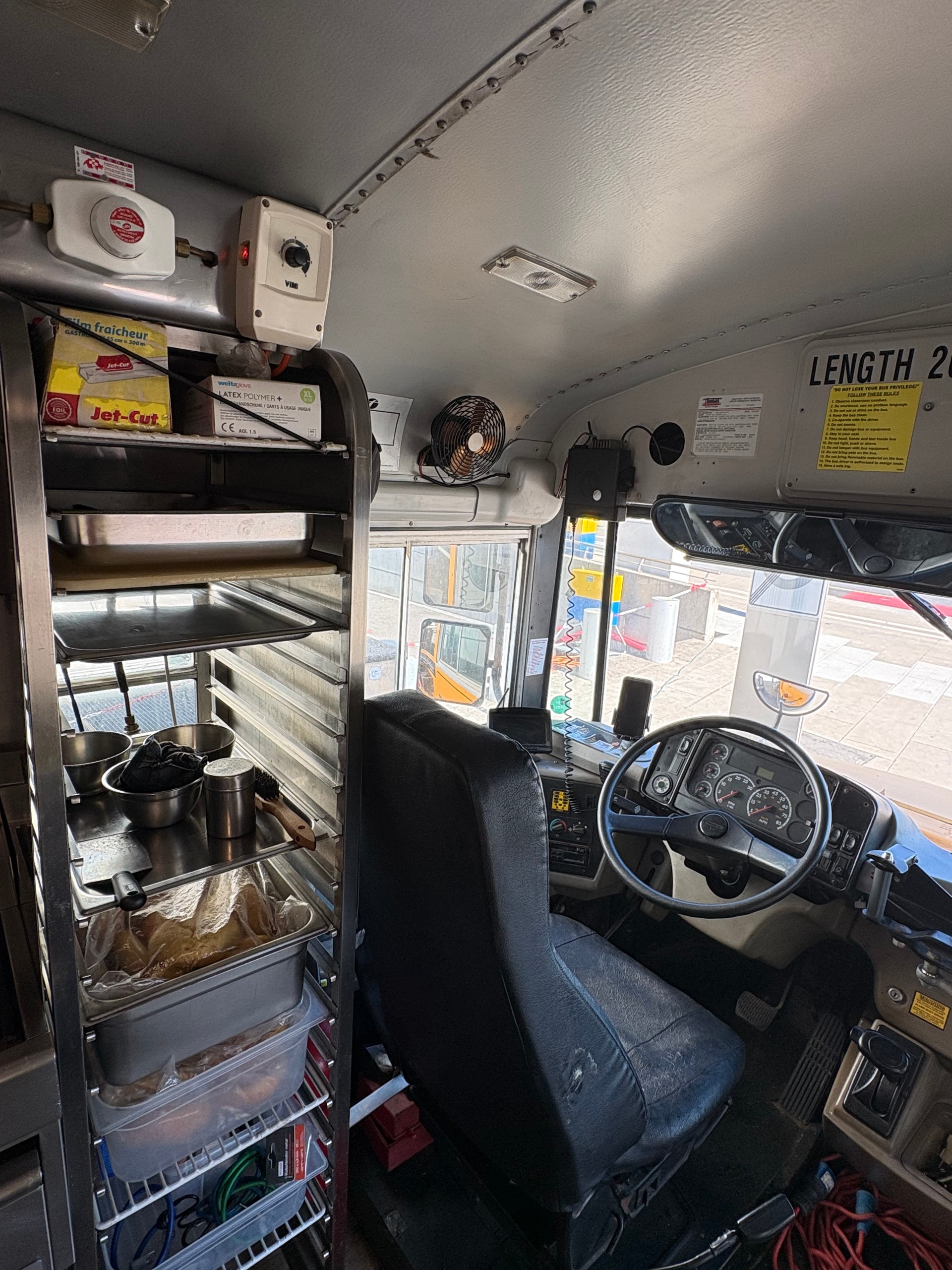 FORD TRUCKS School bus transformé en food truck et camping-car-image-5