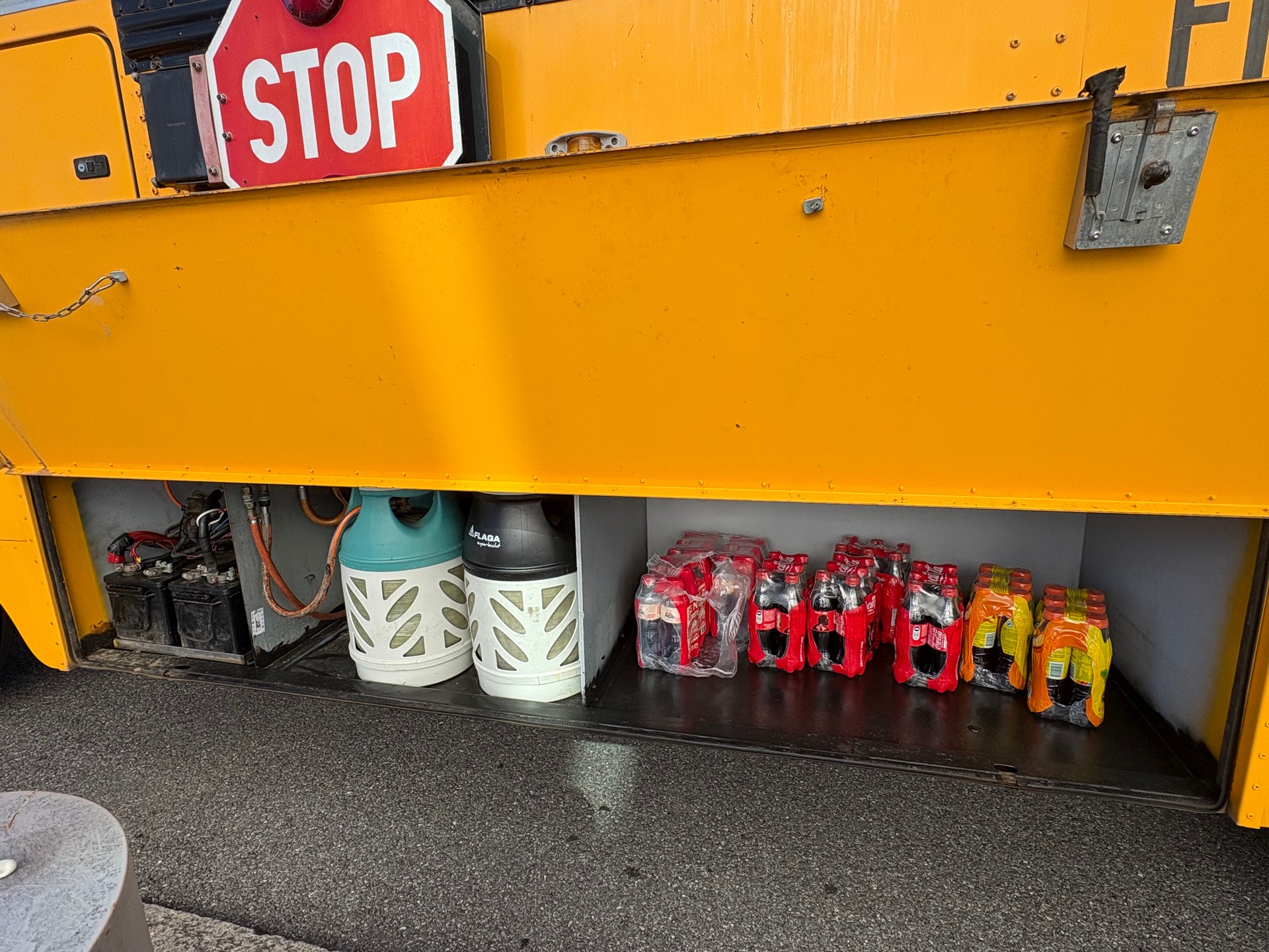 FORD TRUCKS School bus transformé en food truck et camping-car-image-12