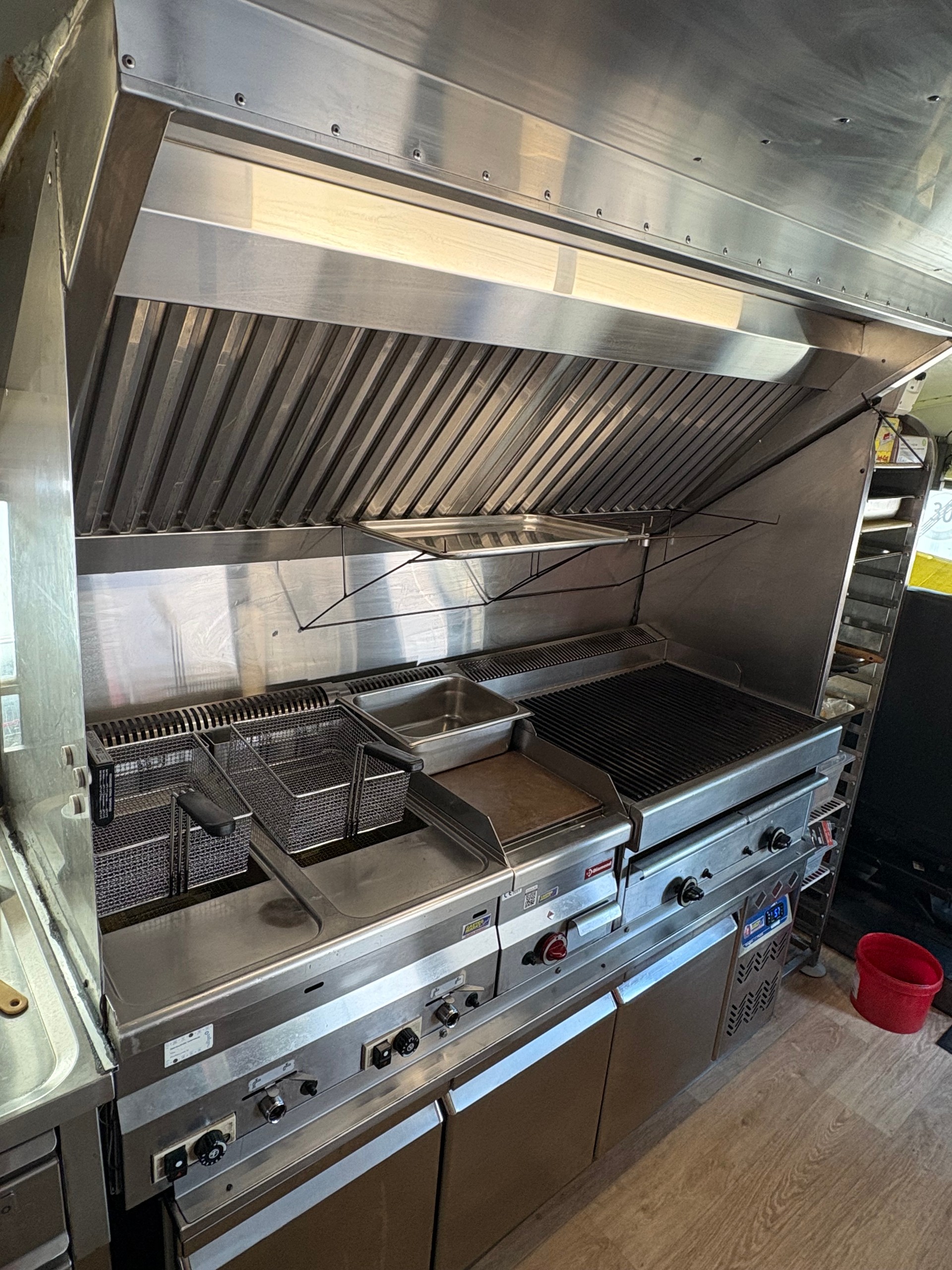 FORD TRUCKS School bus transformé en food truck et camping-car-image-3