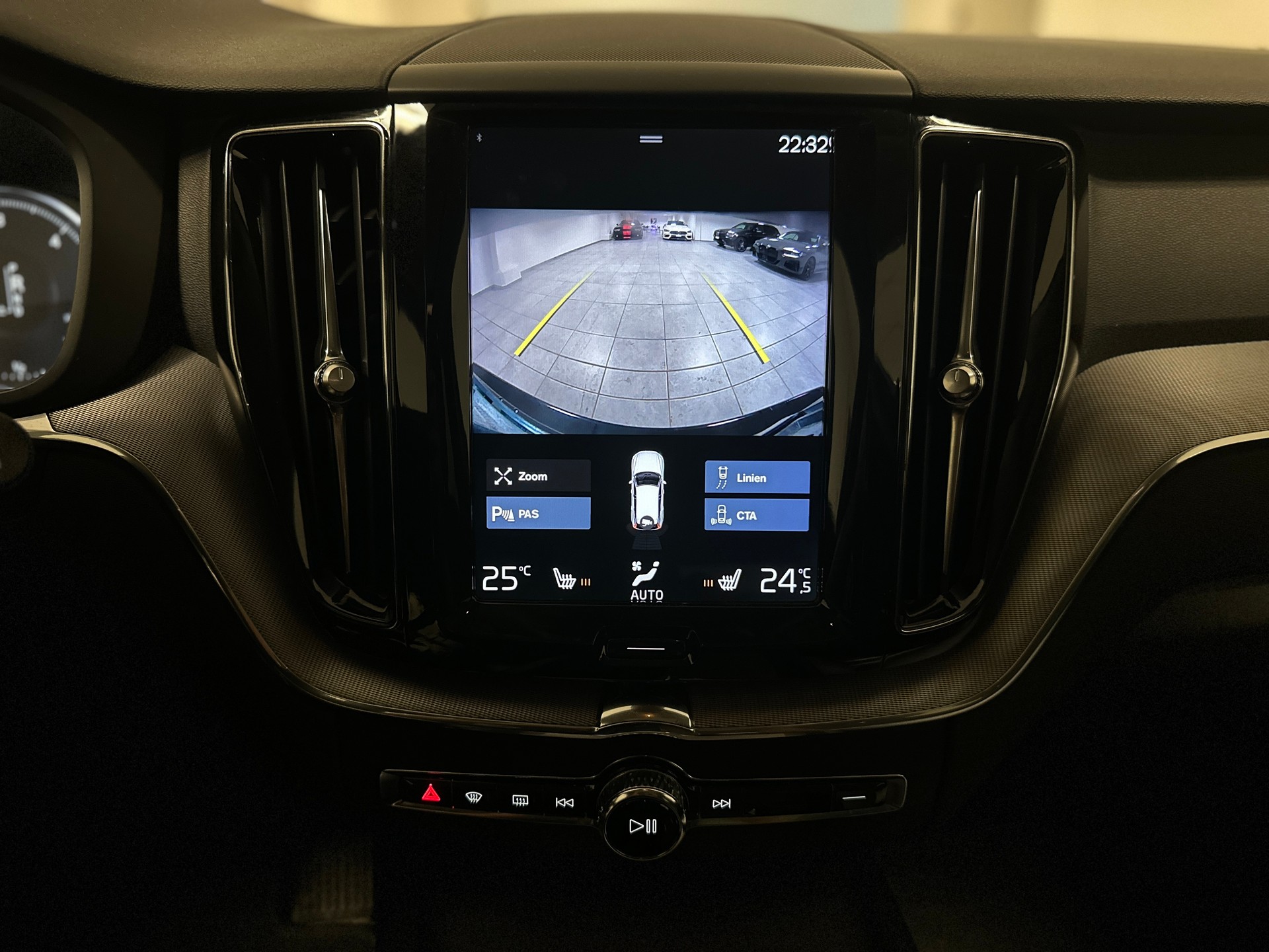 VOLVO XC60 D4 AWD Inscription Geartronic-image-14