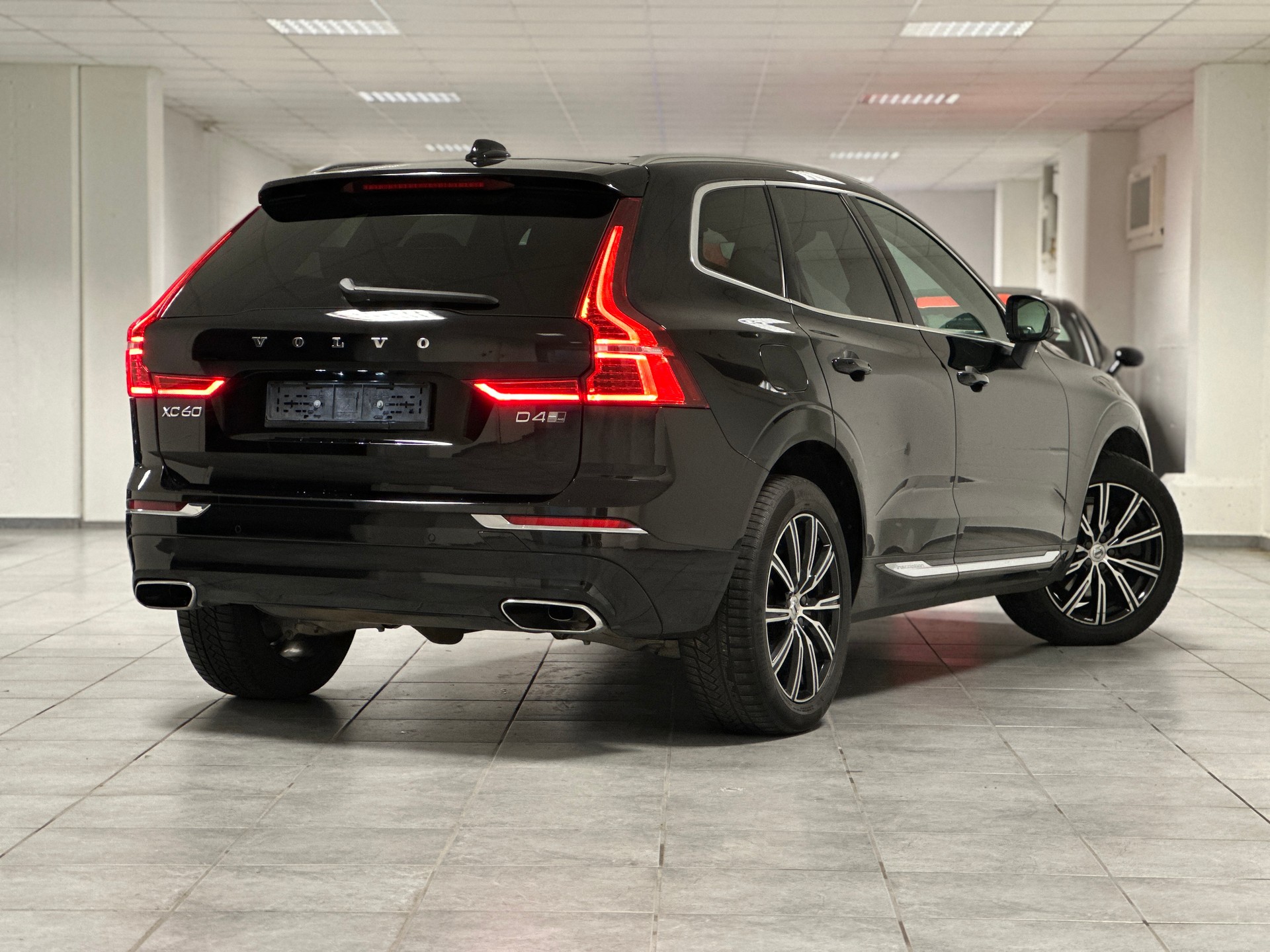 VOLVO XC60 D4 AWD Inscription Geartronic-image-25