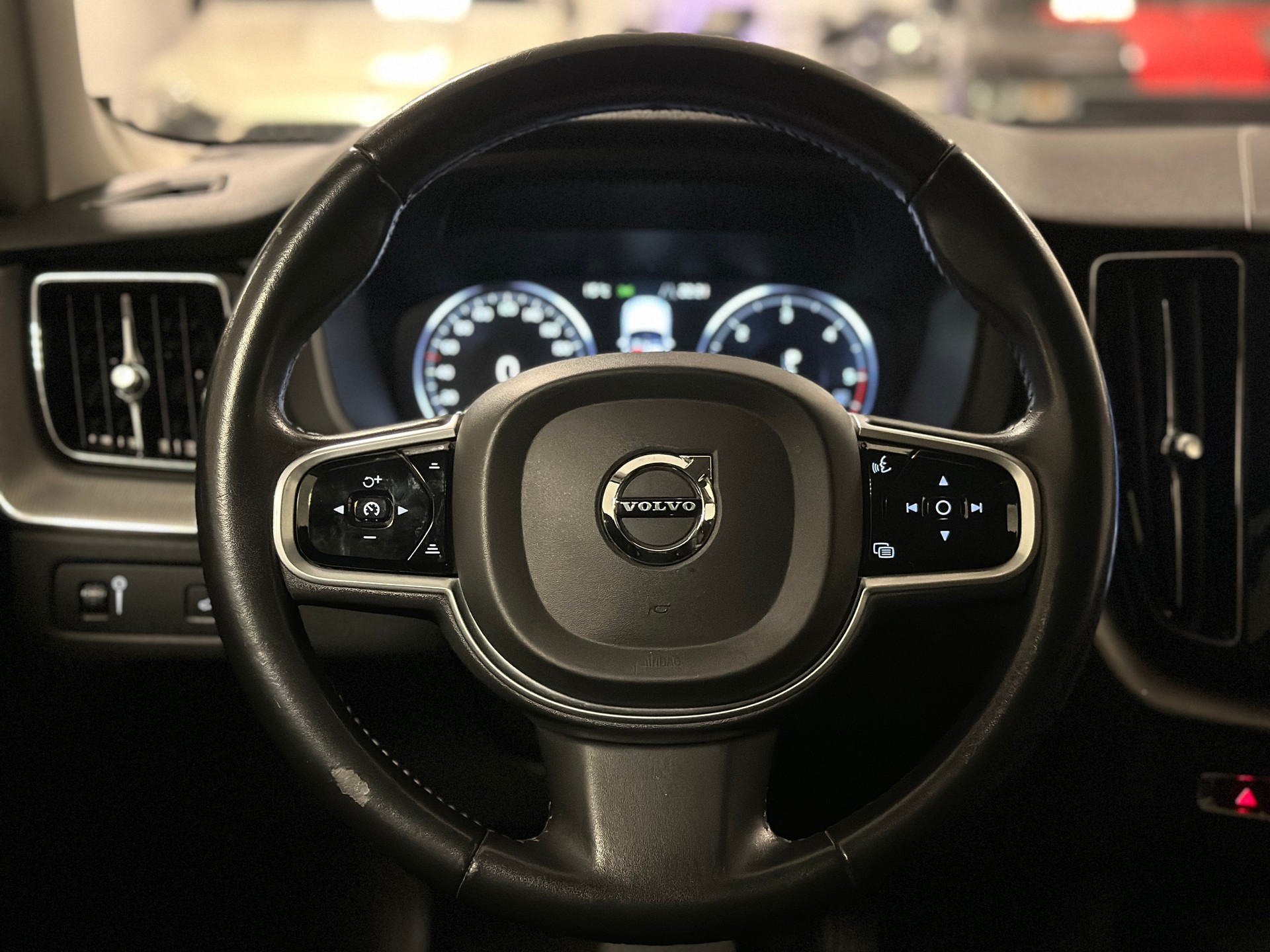 VOLVO XC60 D4 AWD Inscription Geartronic-image-10