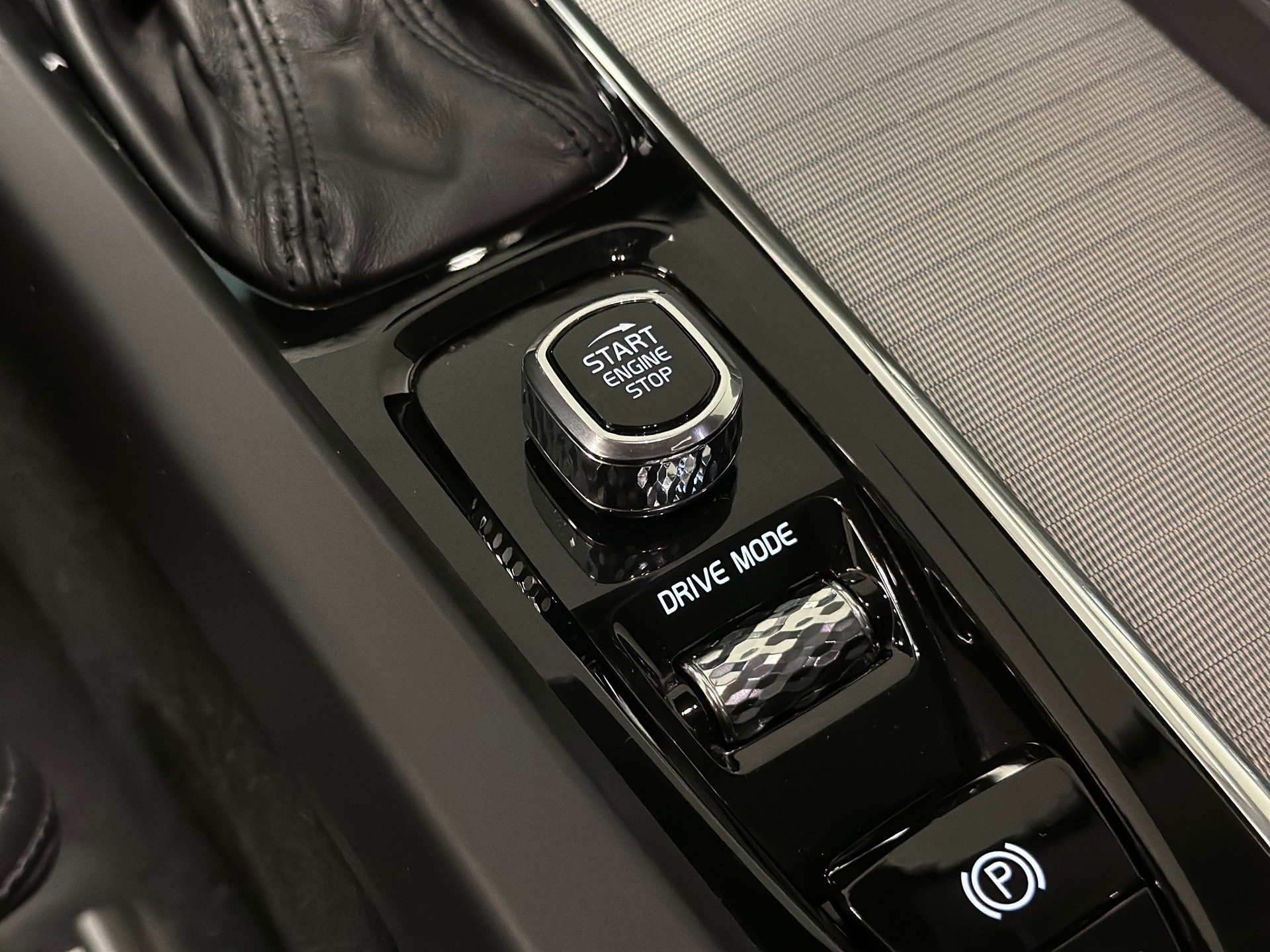 VOLVO XC60 D4 AWD Inscription Geartronic-image-15