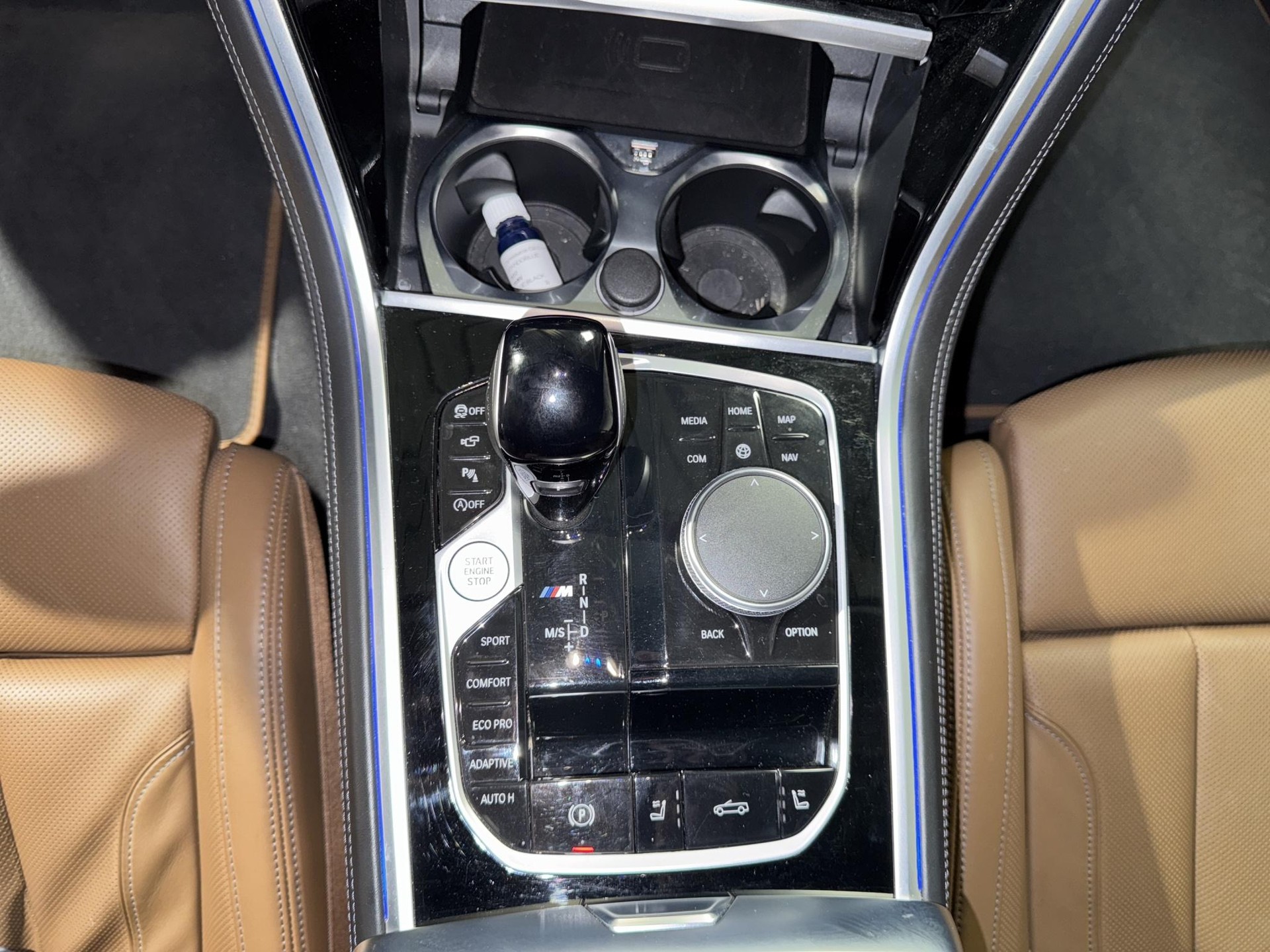 BMW M850i xDrive Cabriolet-image-9