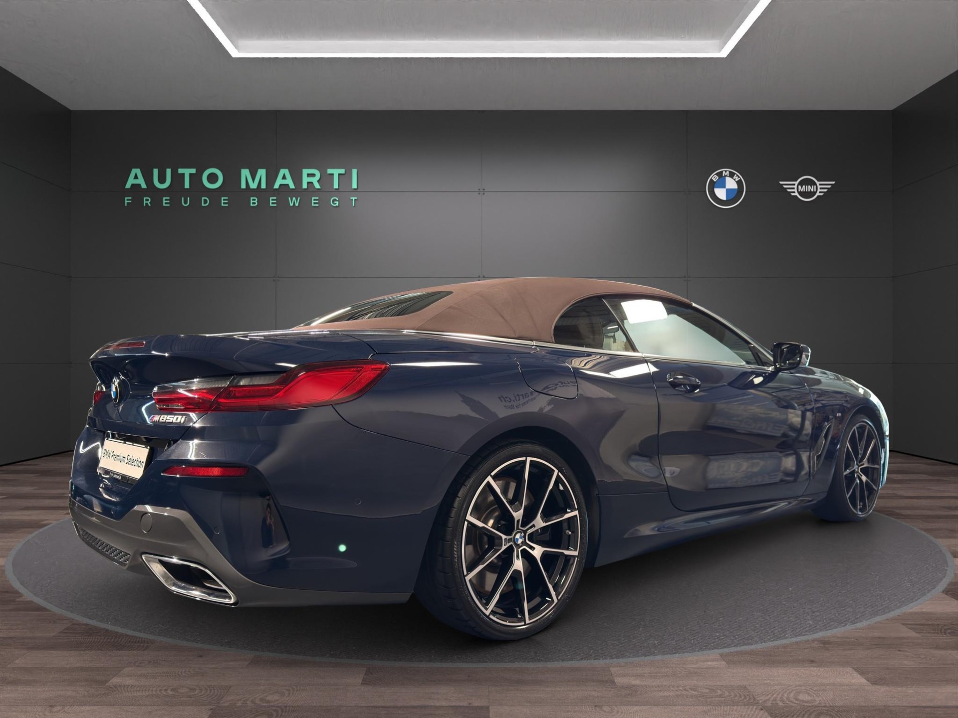 BMW M850i xDrive Cabriolet-showroom-element-3
