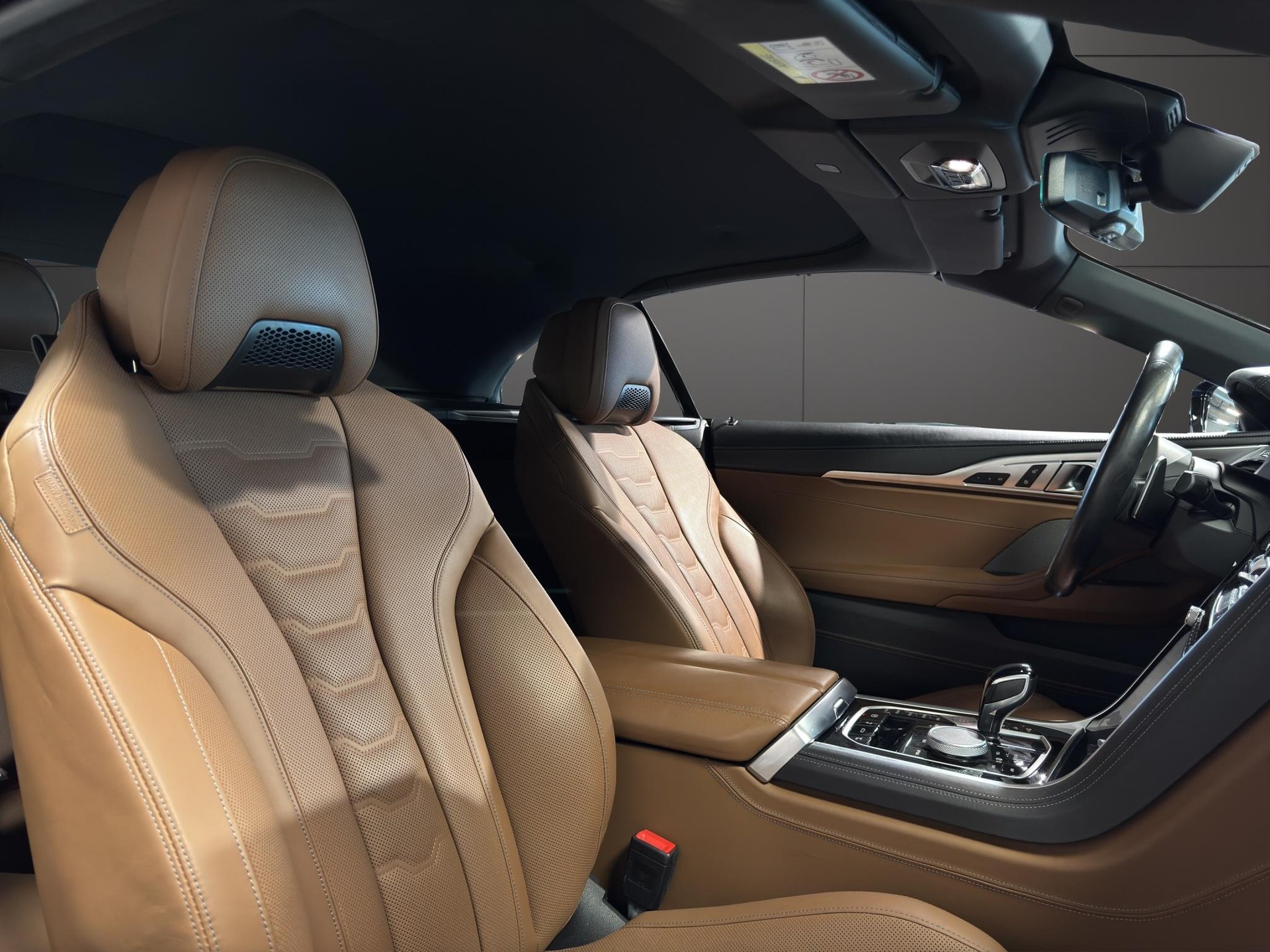 BMW M850i xDrive Cabriolet-image-16