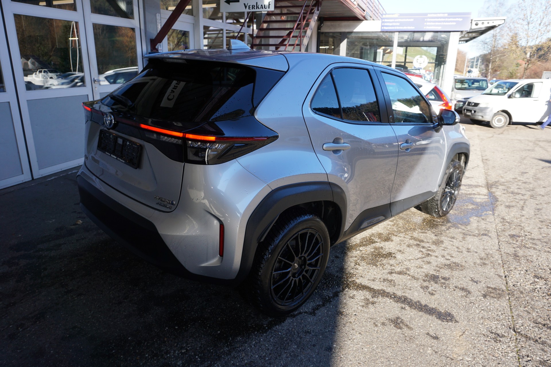 TOYOTA Yaris Cross 1.5 Trend e-CVT AWDi-image-6