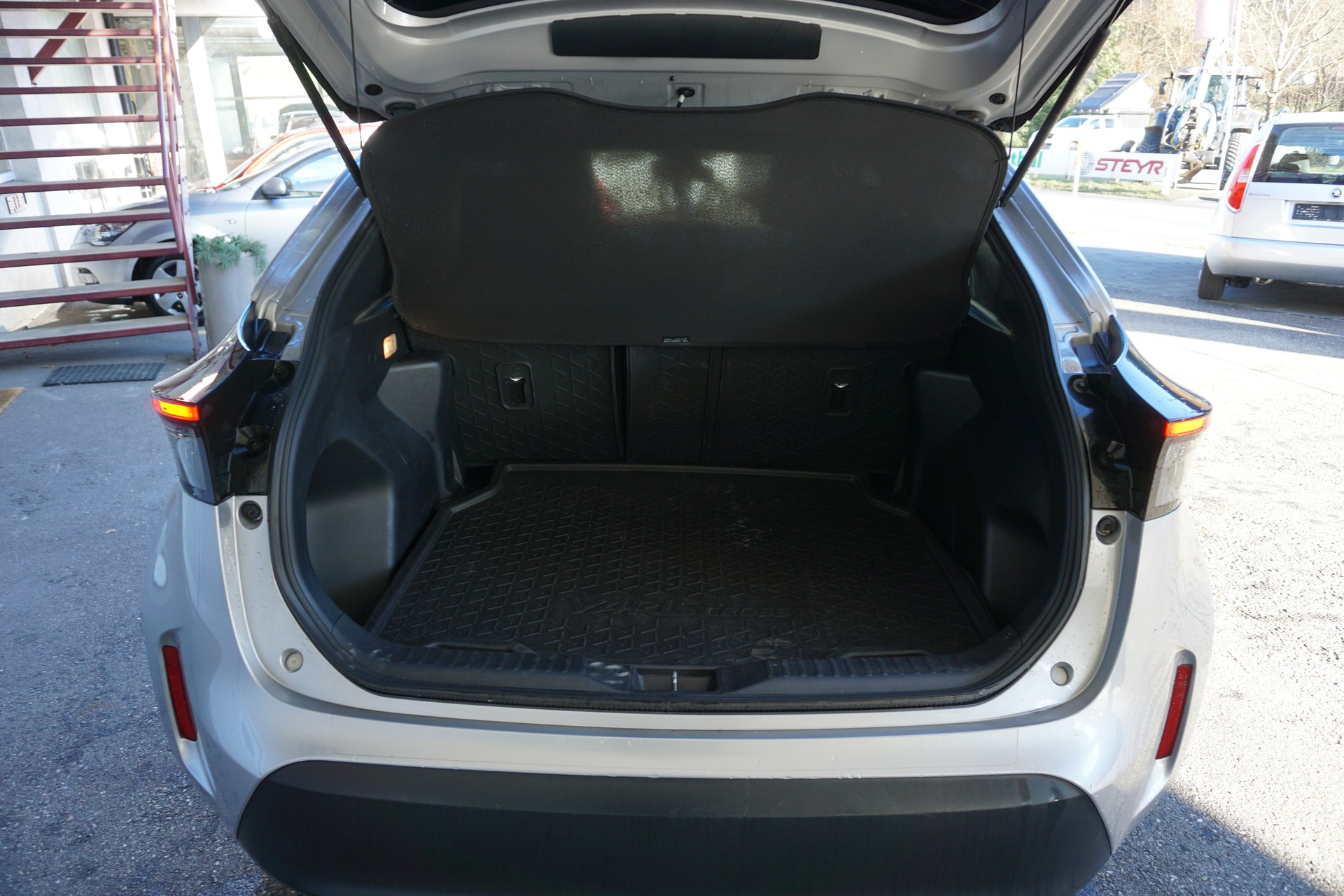 TOYOTA Yaris Cross 1.5 Trend e-CVT AWDi-image-10