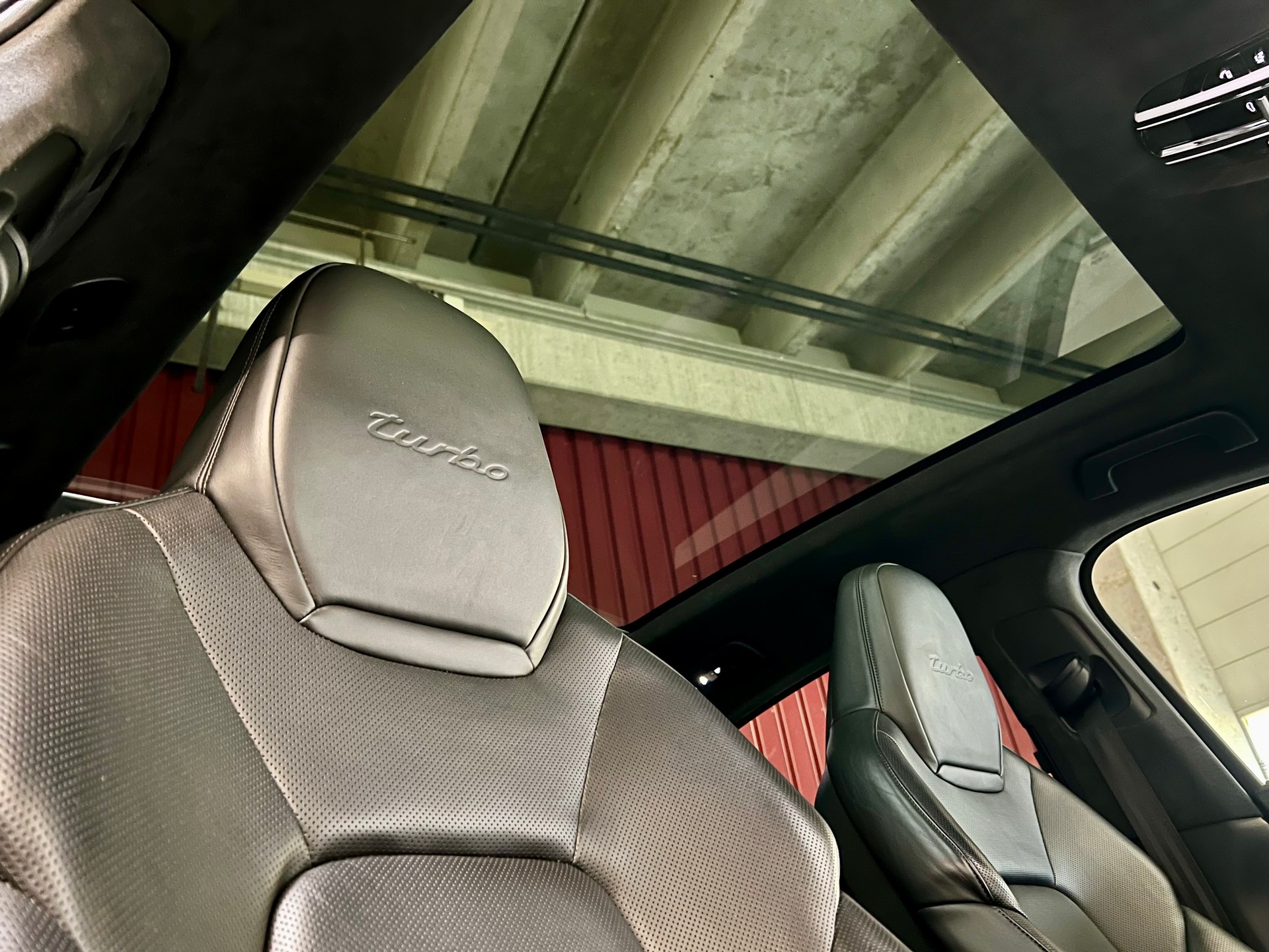PORSCHE Cayenne Turbo Coupé-image-6