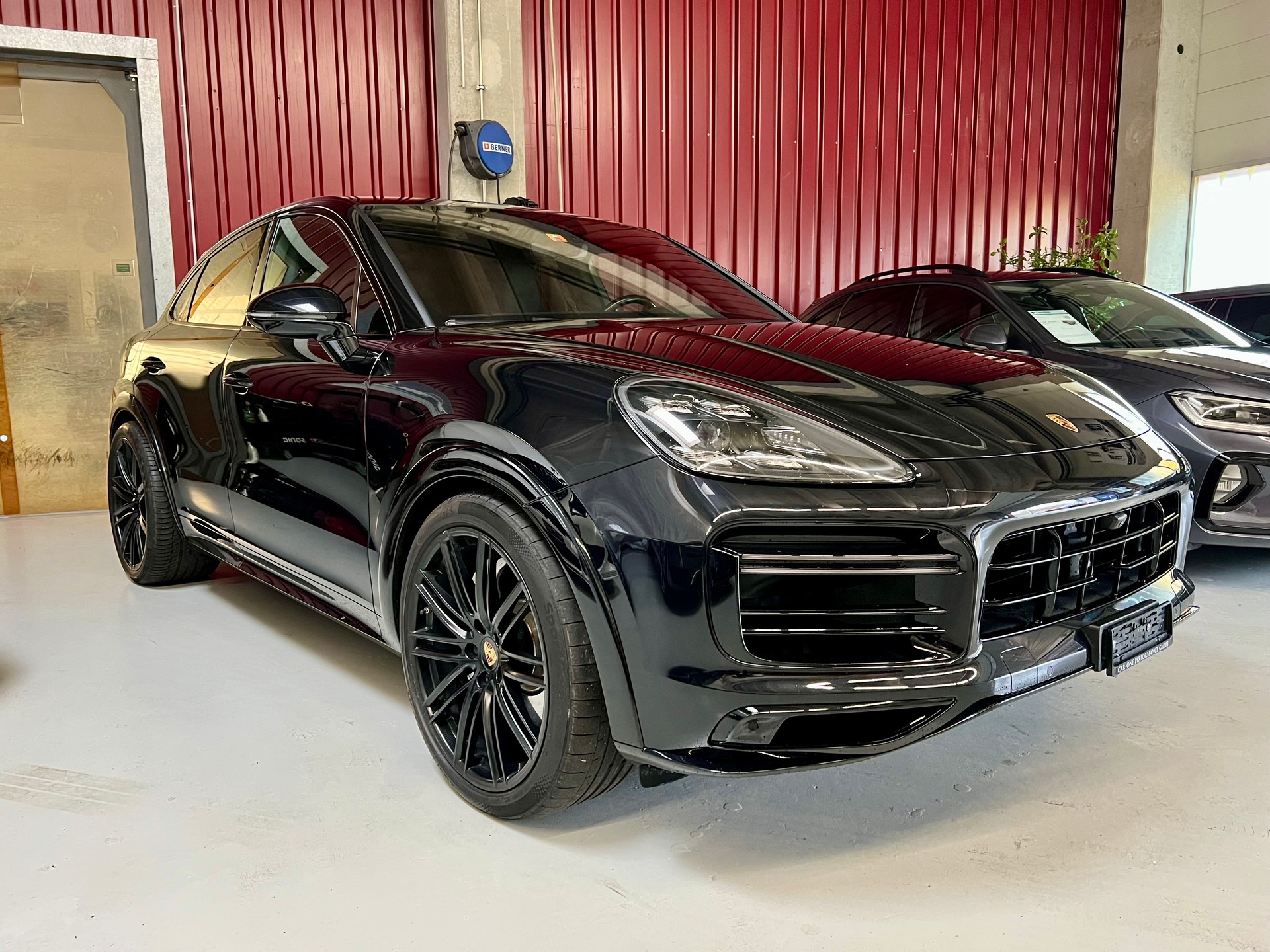 PORSCHE Cayenne Turbo Coupé-showroom-element-1