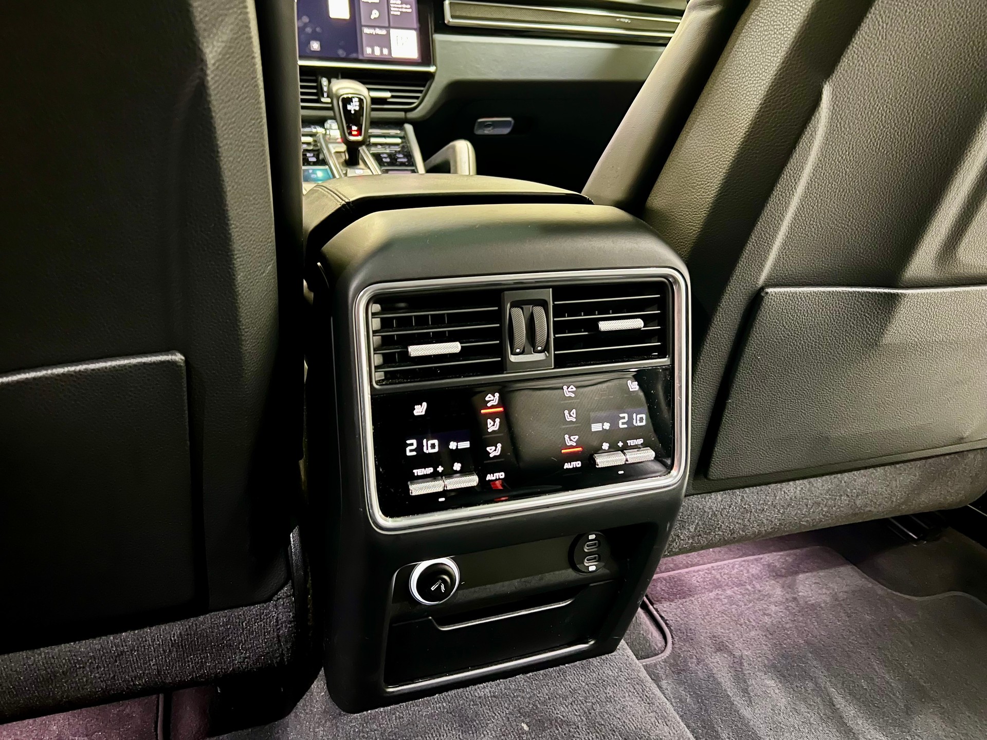 PORSCHE Cayenne Turbo Coupé-image-7