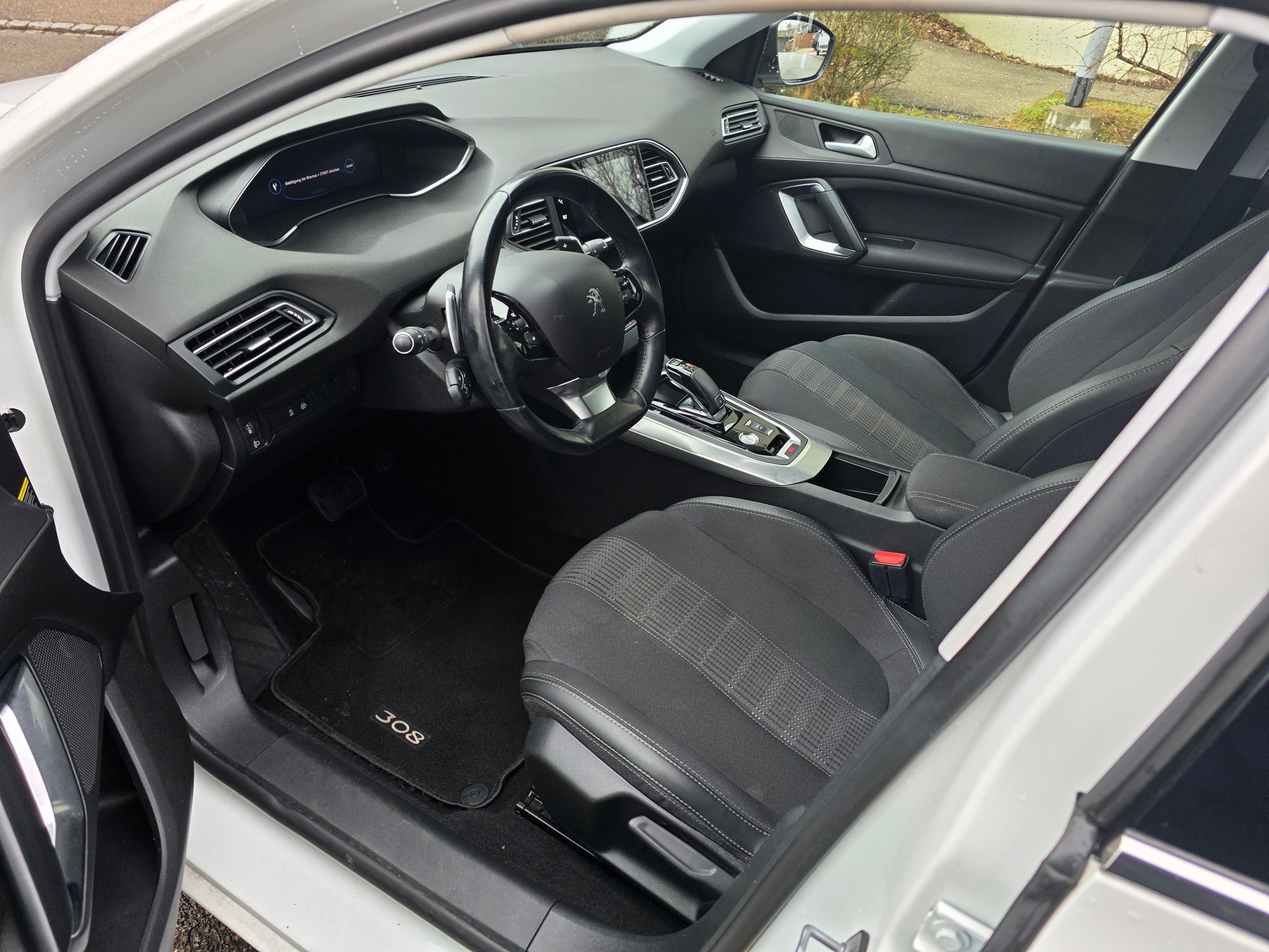 PEUGEOT 308 SW 1.5 BlueHDI Allure Pack EAT8-image-7
