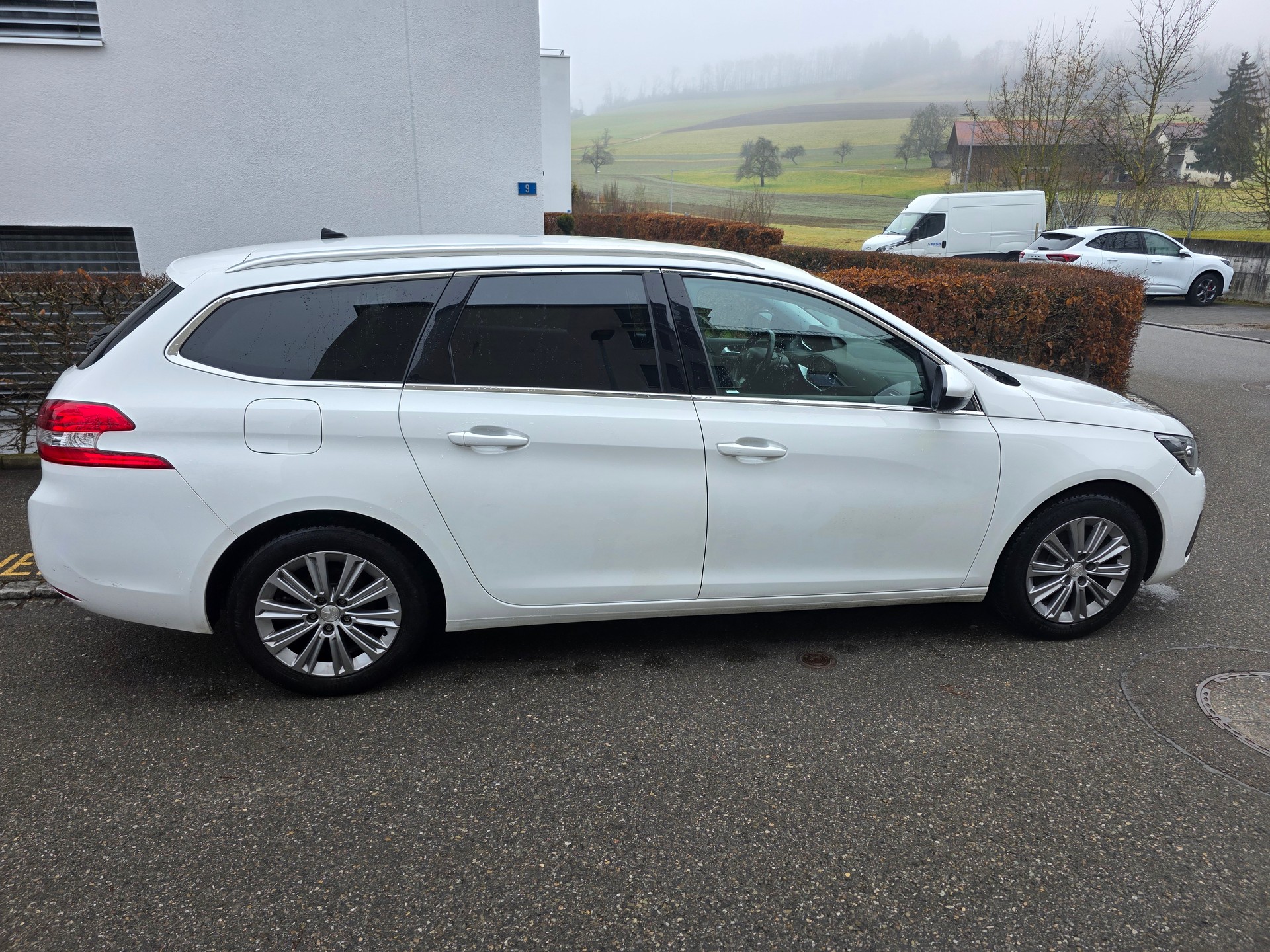 PEUGEOT 308 SW 1.5 BlueHDI Allure Pack EAT8-showroom-element-3