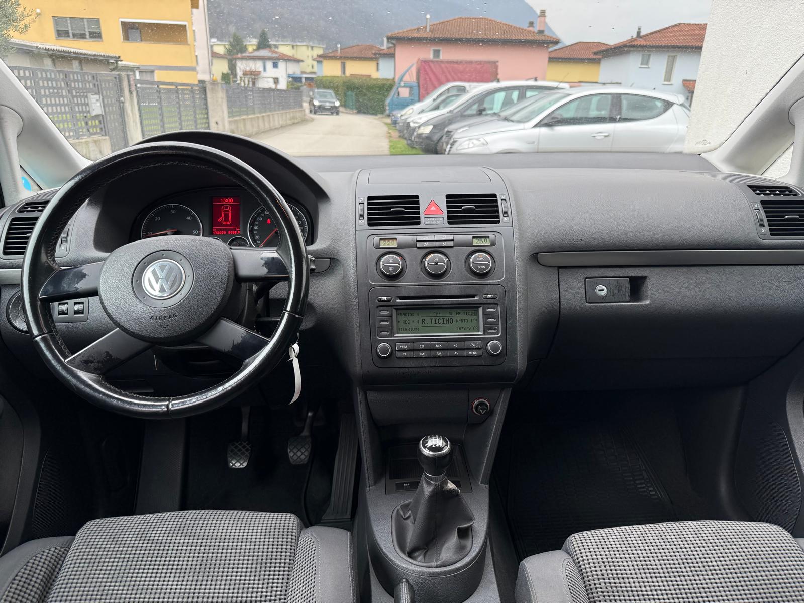 VW Touran 2.0 TDI Highline-image-9