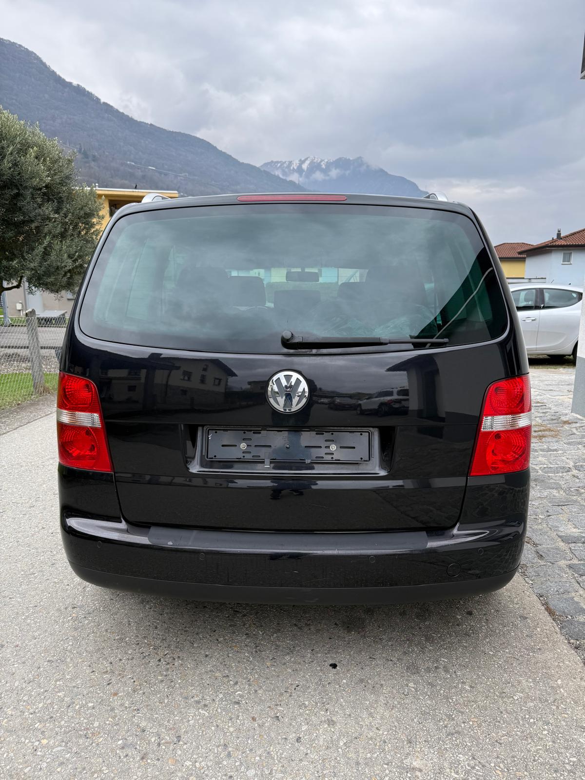 VW Touran 2.0 TDI Highline-image-7