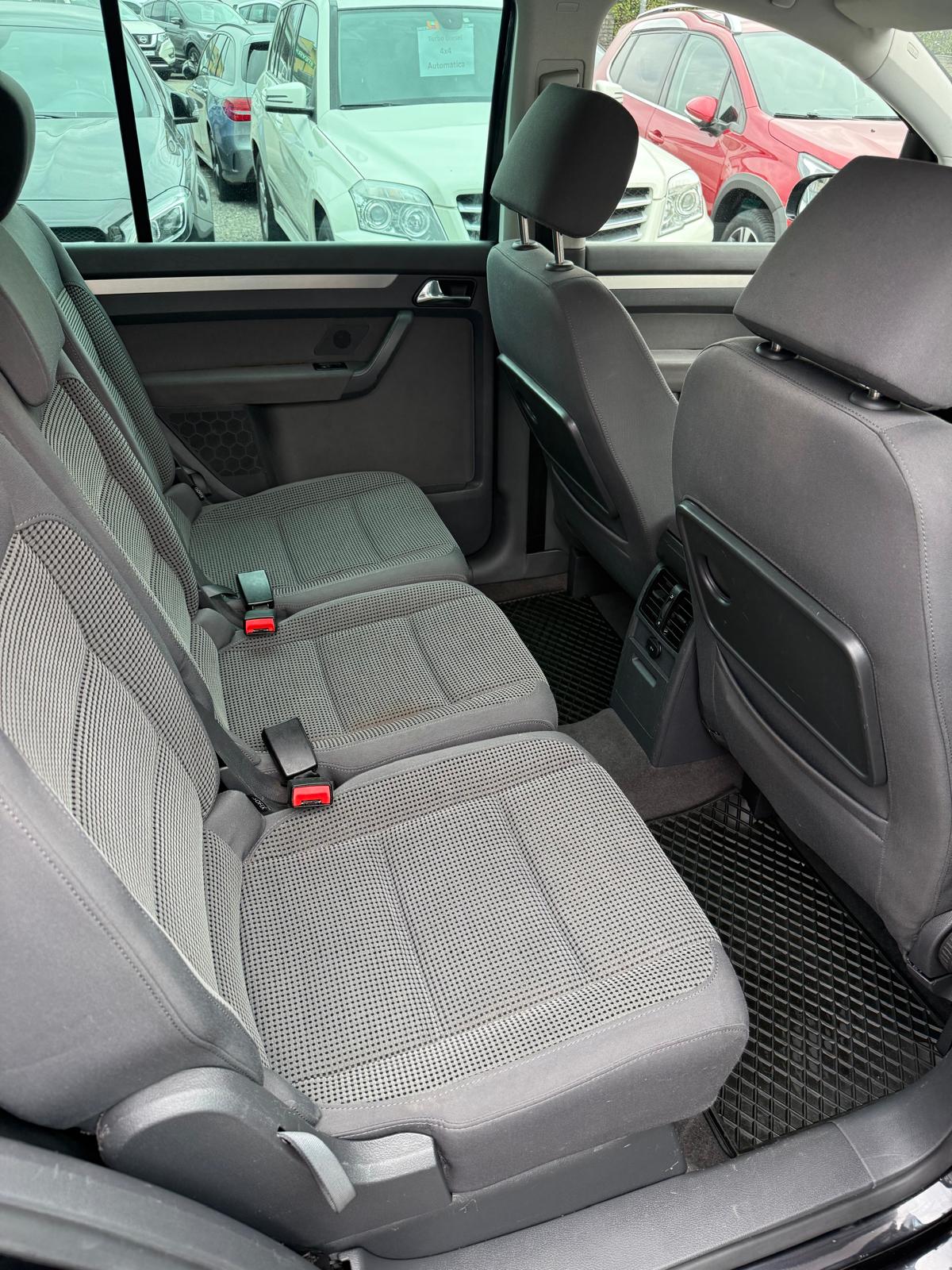 VW Touran 2.0 TDI Highline-image-13