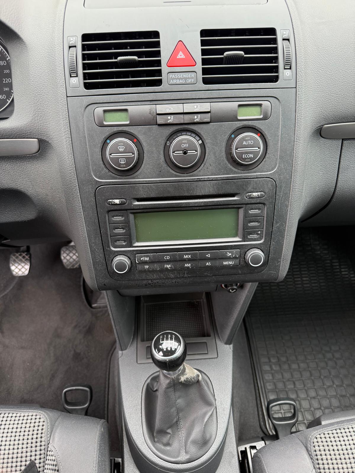 VW Touran 2.0 TDI Highline-image-10