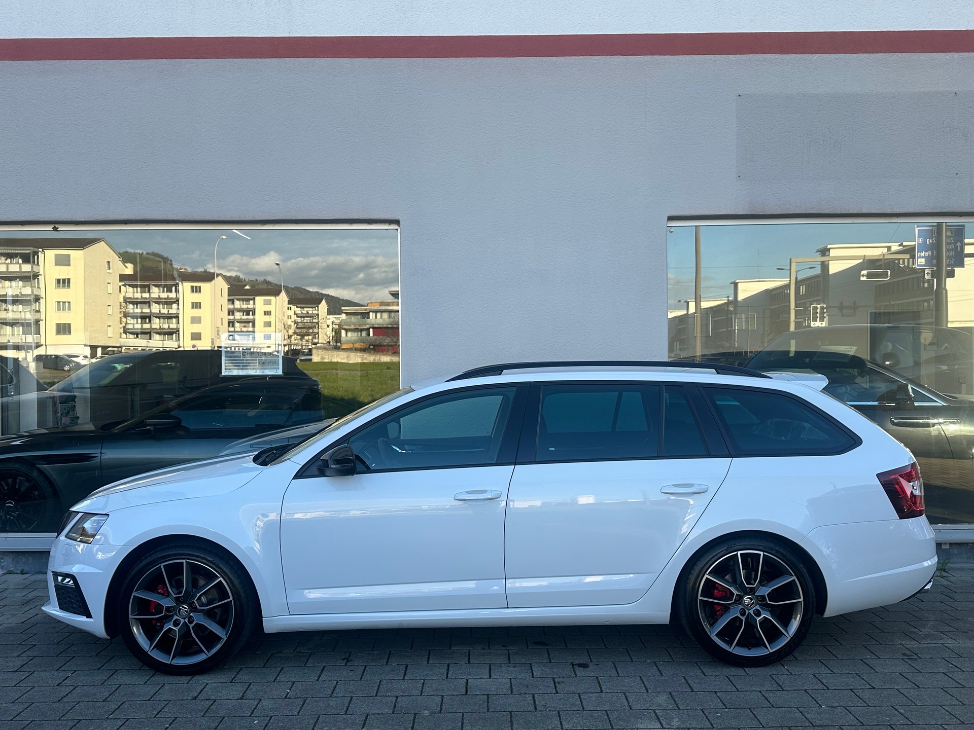 SKODA Octavia Combi 2.0 TDI RS 4x4 DSG-image-2