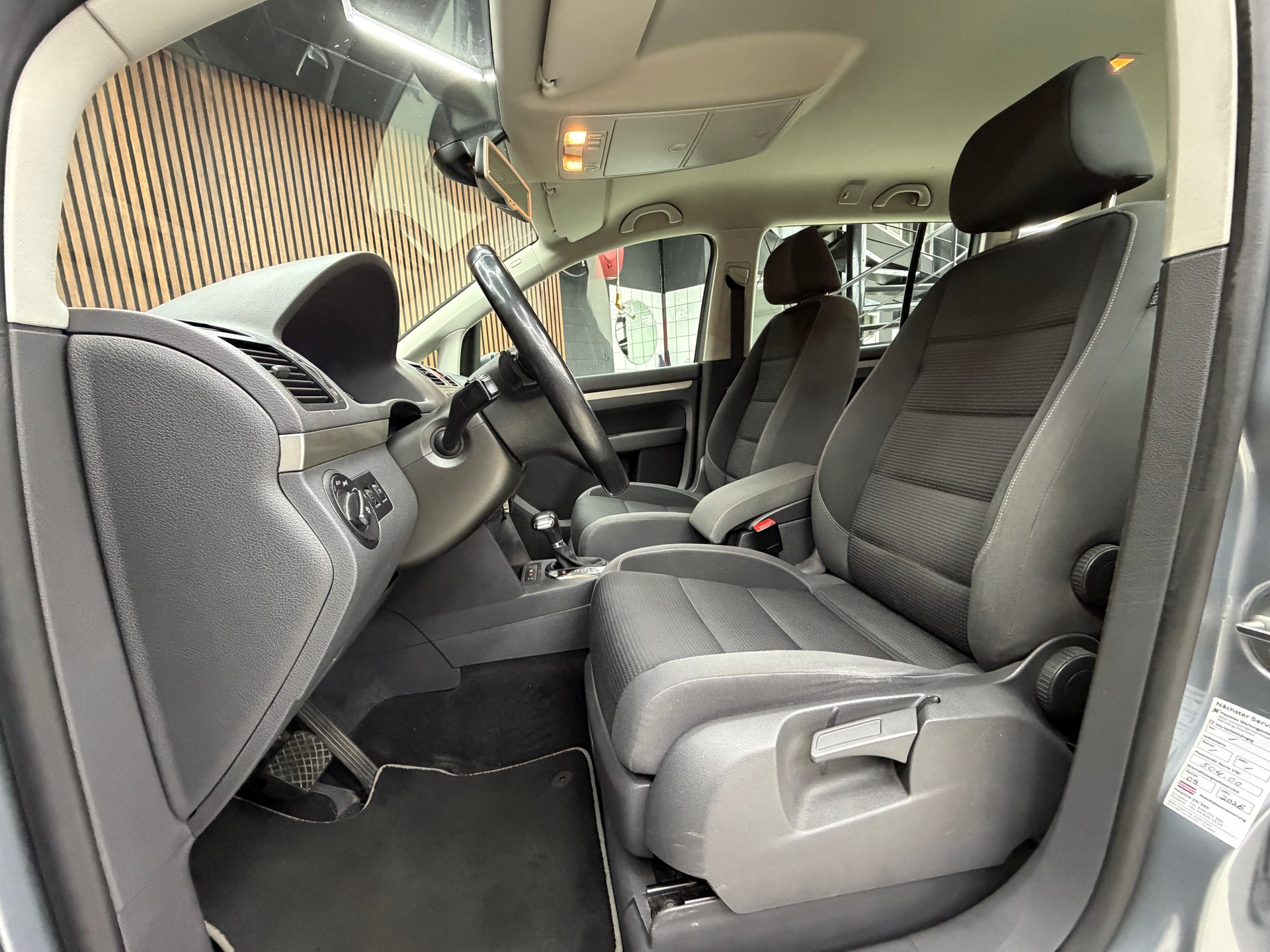 VW Touran 1.4 TSI Team DSG-image-11