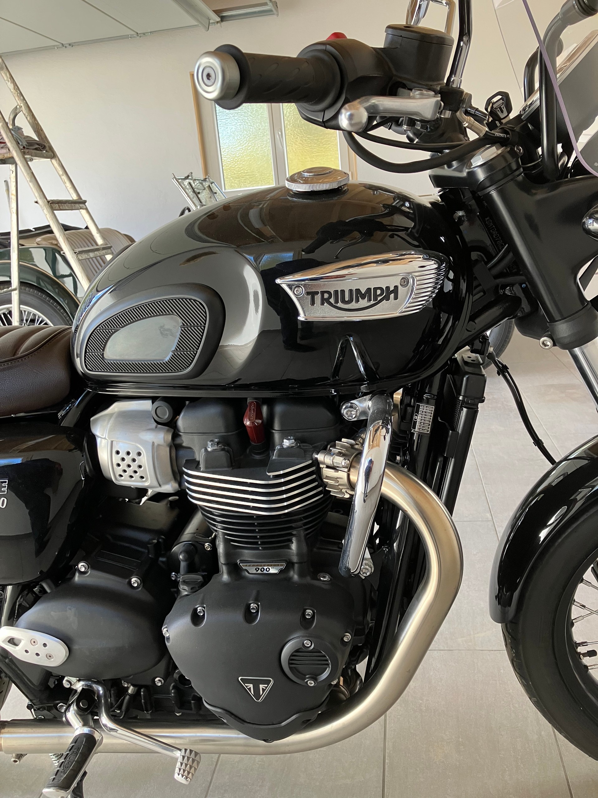 TRIUMPH Bonneville 900 T 100-image-8