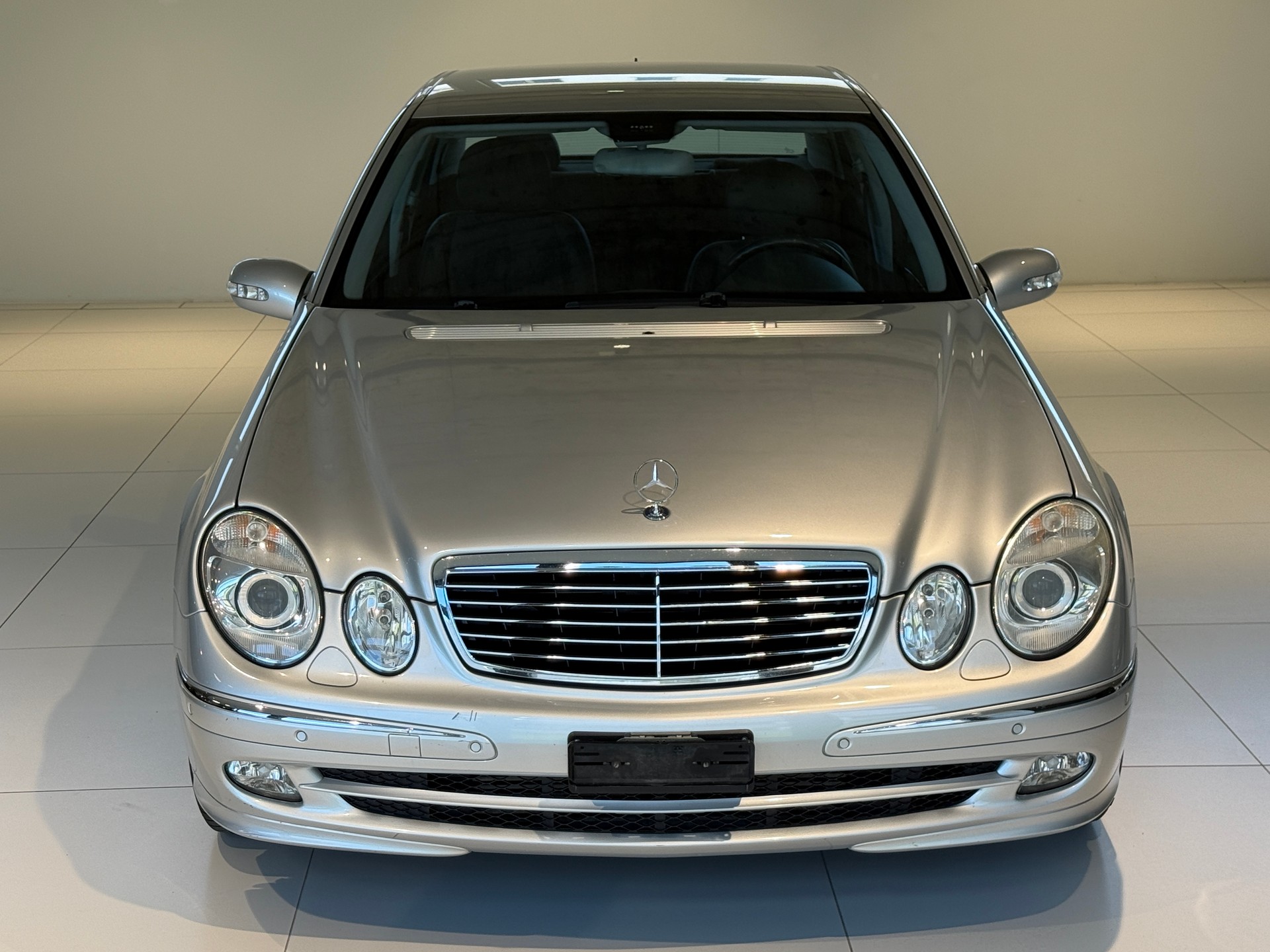 MERCEDES-BENZ E 200 Kompressor Avantgarde **MFK NEU 2026***AUTOMAT***KLIMA***LÜCKENLOSES SERVICEHEFT***8-FACH BEREIFT***-showroom-element-1