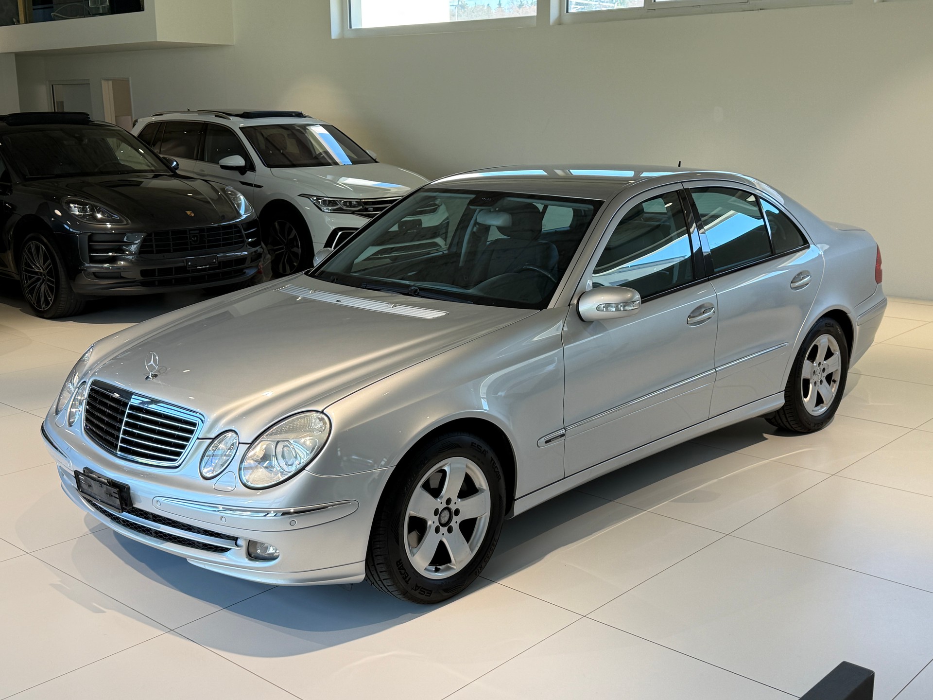 MERCEDES-BENZ E 200 Kompressor Avantgarde **MFK NEU 2026***AUTOMAT***KLIMA***LÜCKENLOSES SERVICEHEFT***8-FACH BEREIFT***-showroom-element-3