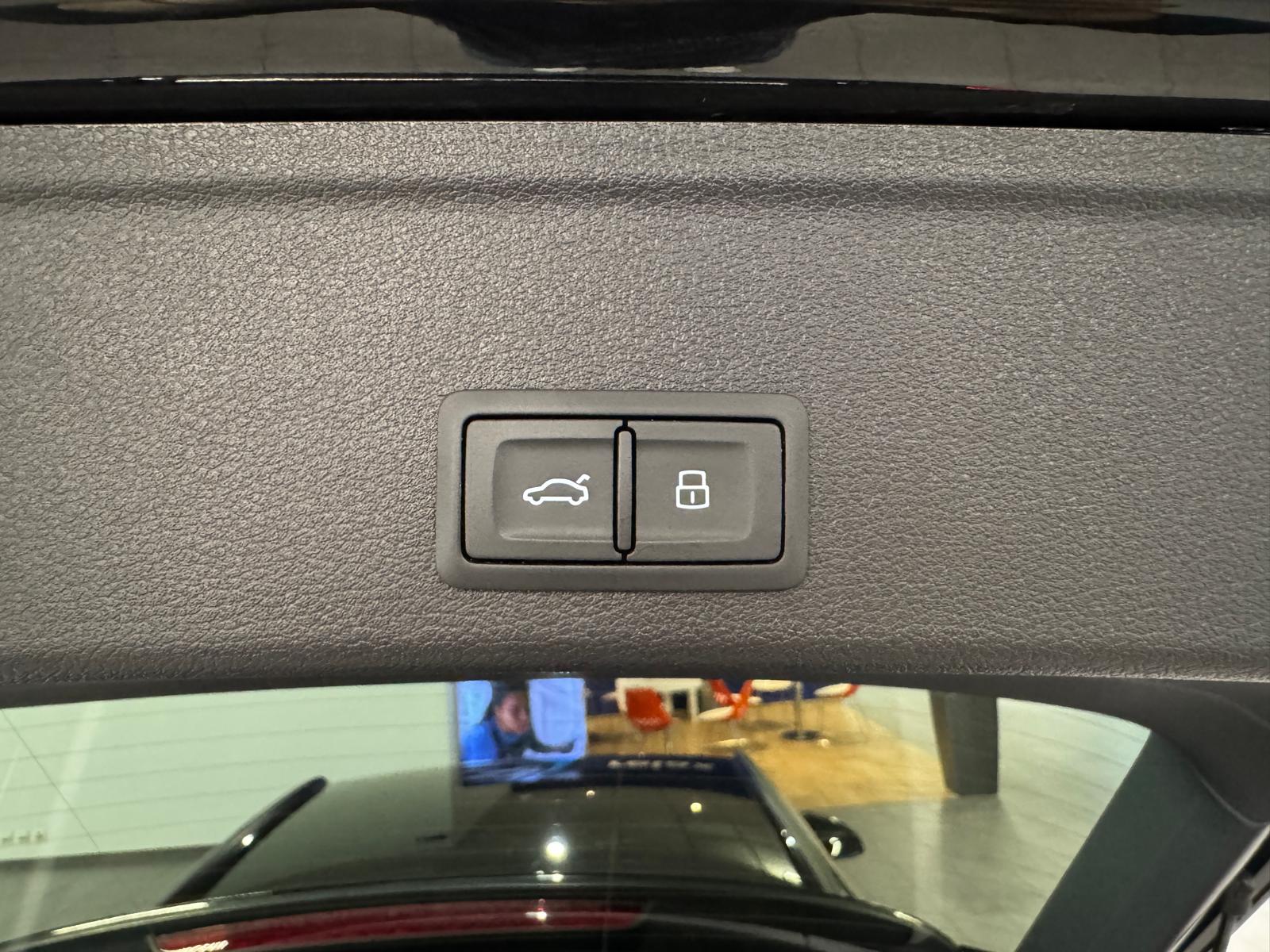 AUDI A4 Avant 2.0 40 TDI S Line quattro S-Tronic-image-24