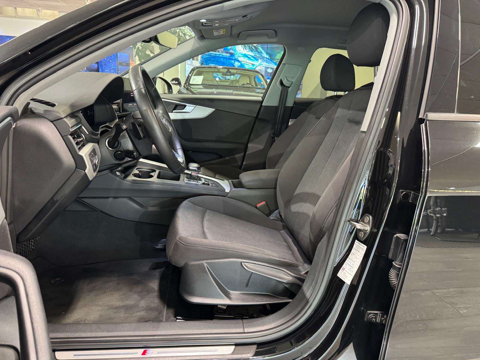 AUDI A4 Avant 2.0 40 TDI S Line quattro S-Tronic-image-9